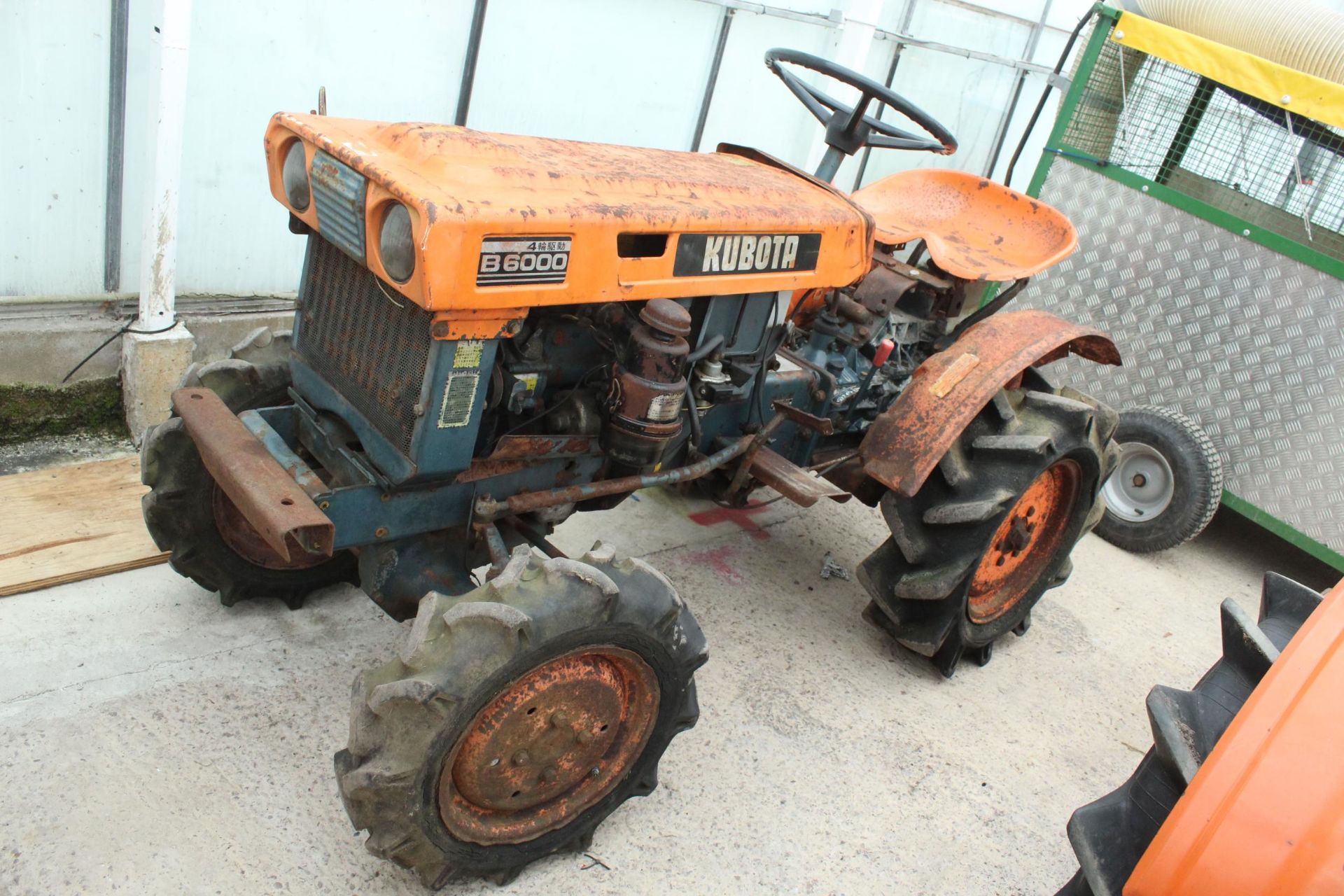 KUBOTA B6000 4X4 MINI TRACTOR - STARTS RUNS & DRIVES A PROBLEM WITH THE STEERING NO VAT