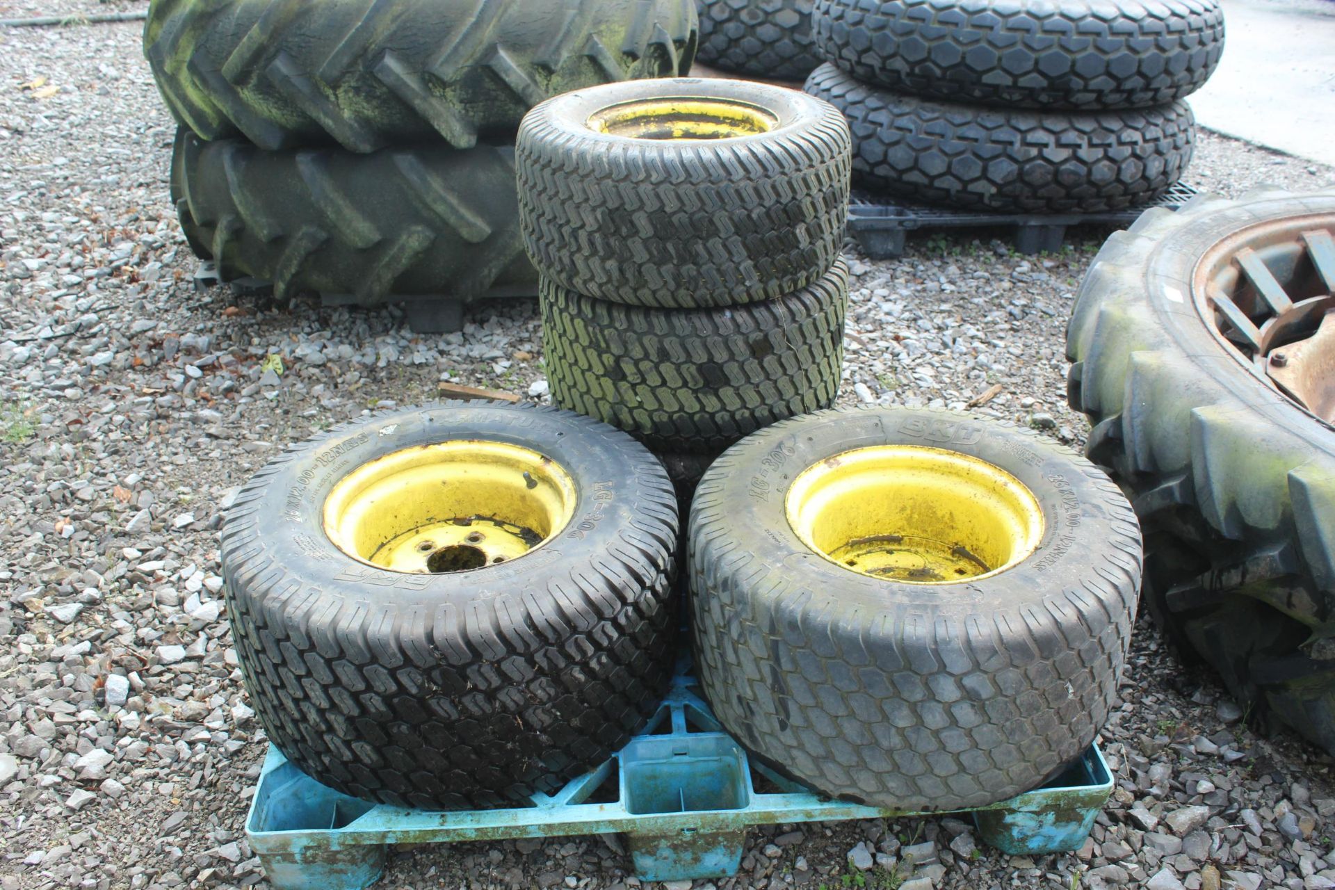 JOHN DEERE RIDE ON MOWER WHEELS + VAT - Bild 2 aus 2