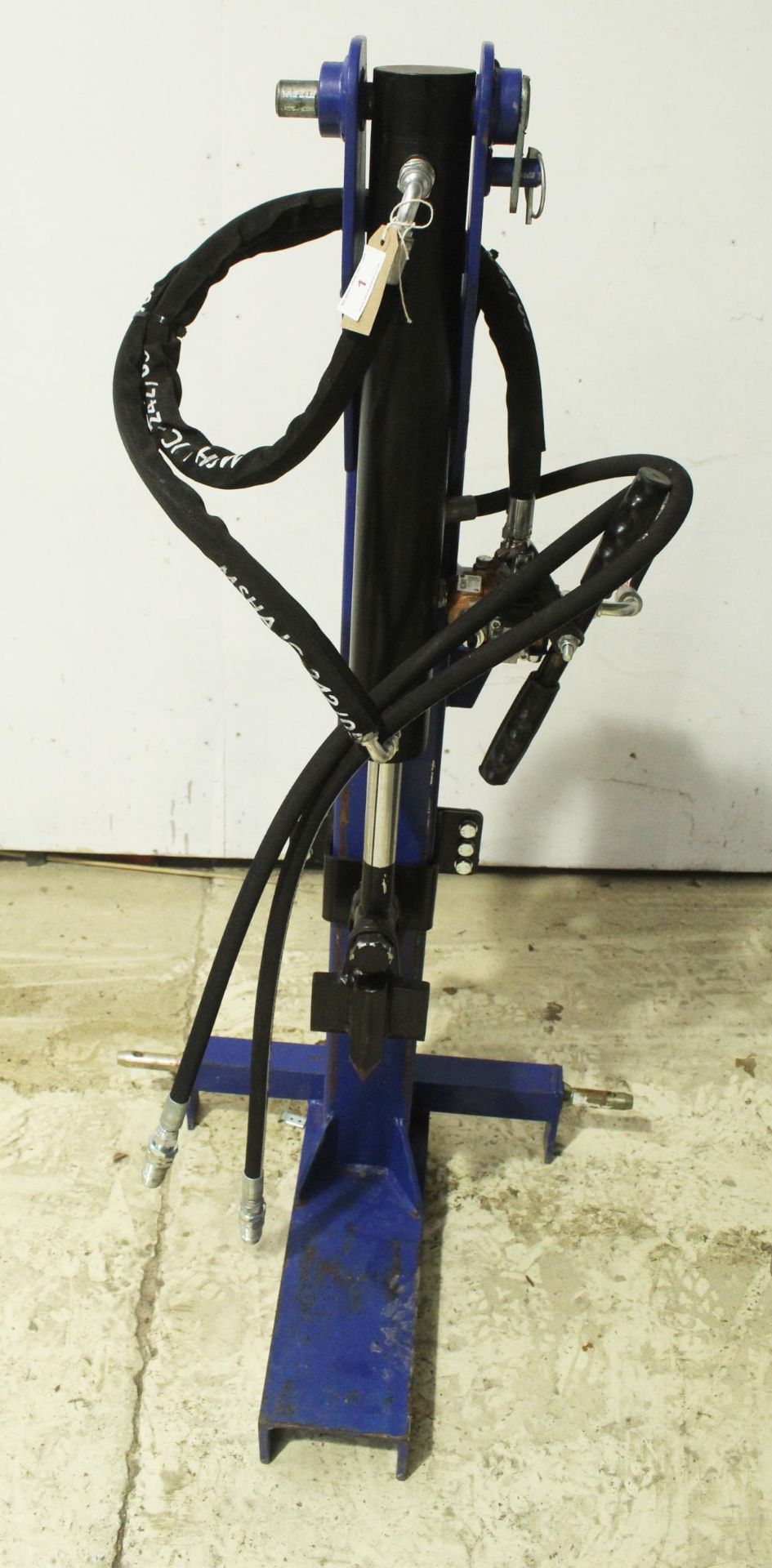 3 POINT LINKAGE HYDRAULIC LOG SPLITTER MSHA IC-242/05 IN GOOD WORKING ORDER NO VAT - Image 3 of 3
