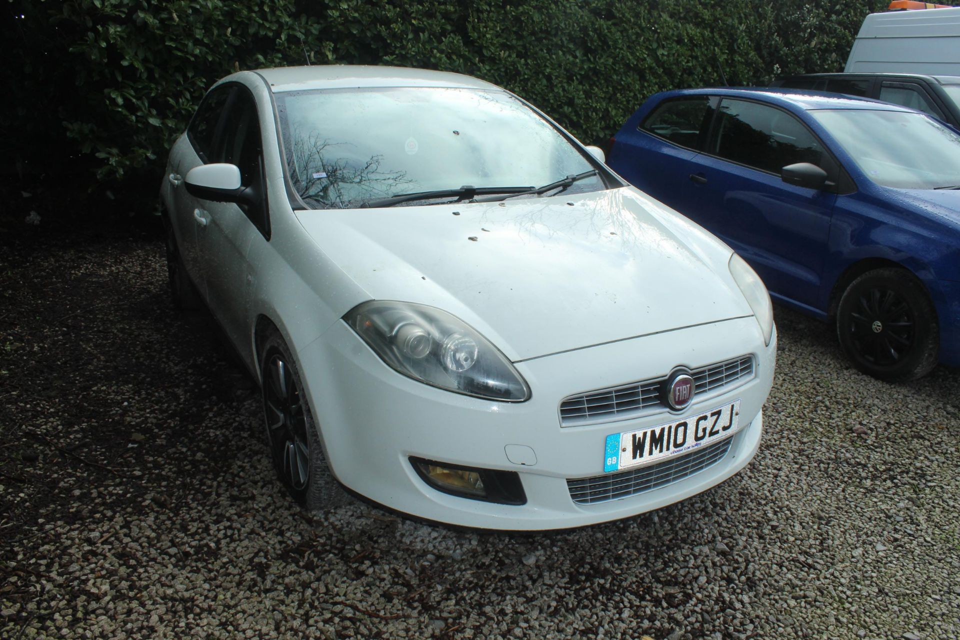 FIAT BRAVO ACTIVE 1400CC REG: WM10 GZJ 5 DOOR HATCHBACK WHITE FIRST REG; 2010 MOT JUNE 2024 APPROX - Image 2 of 3