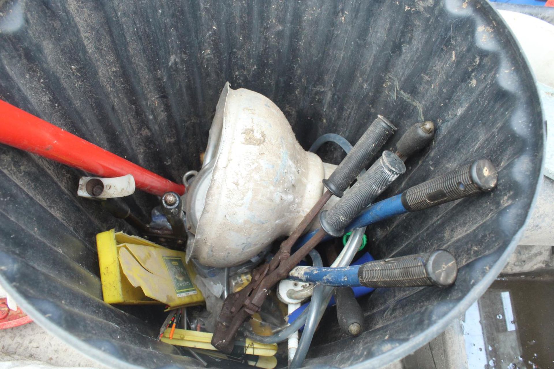 BIN AND CONTENTS, BOLT CUTTERS, HOOF TRIMMERS ETC. NO VAT - Image 2 of 2
