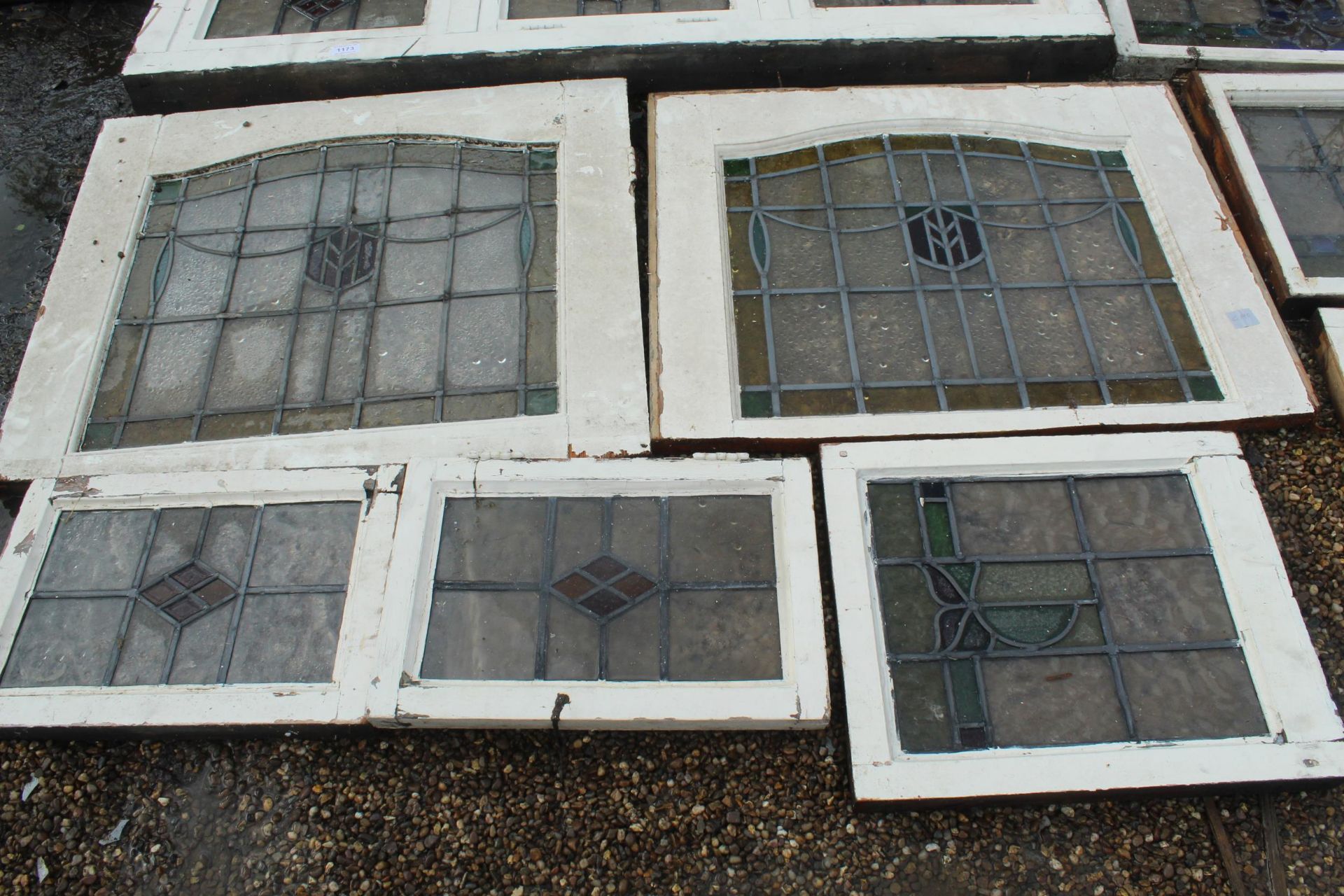 10 STAINED GLASS WINDOWS + VAT - Image 3 of 4