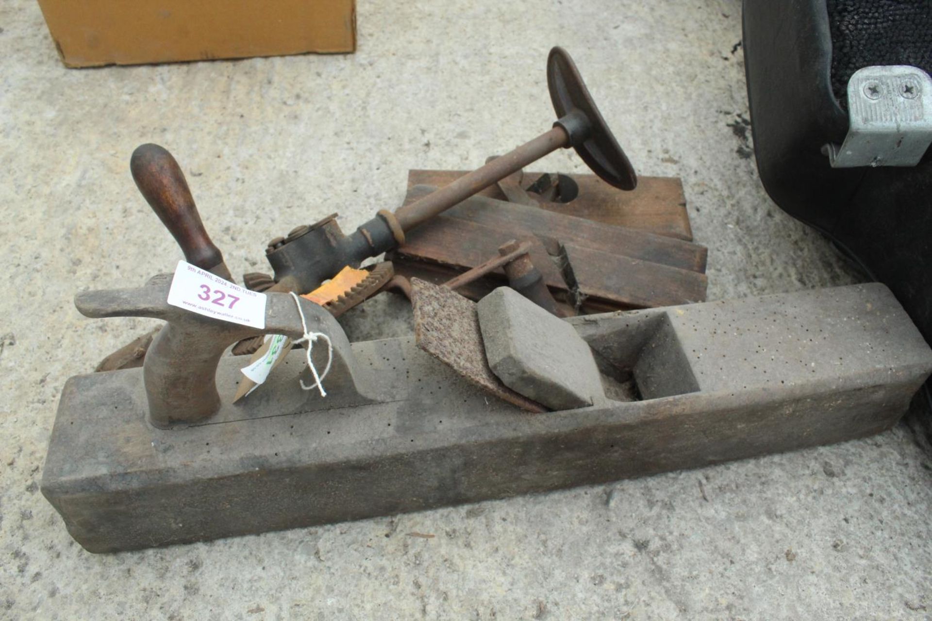 WOODEN PLANE AND DRILL NO VAT - Bild 2 aus 2