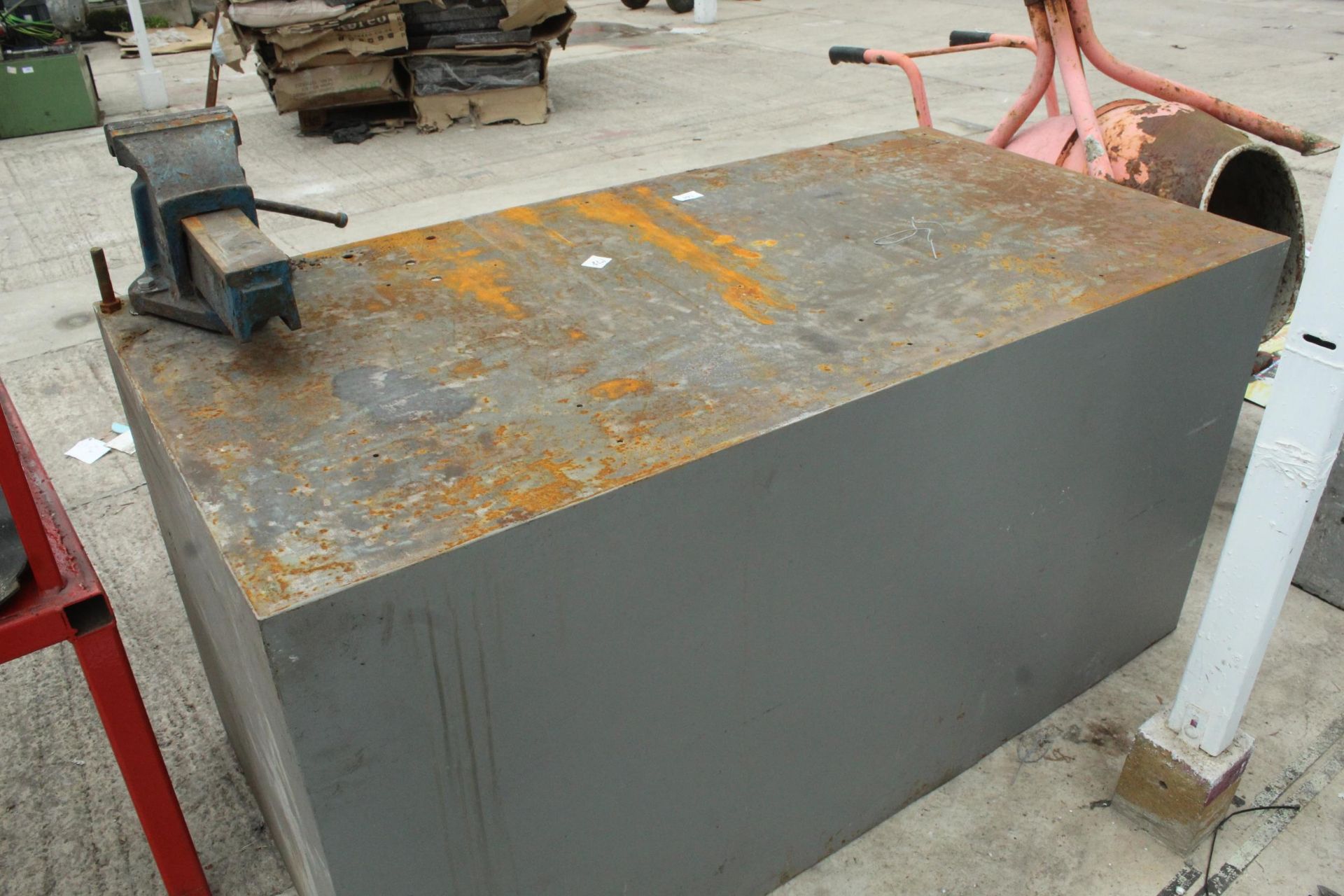 LARGE BENCH AND RECORD VICE + VAT - Bild 2 aus 3