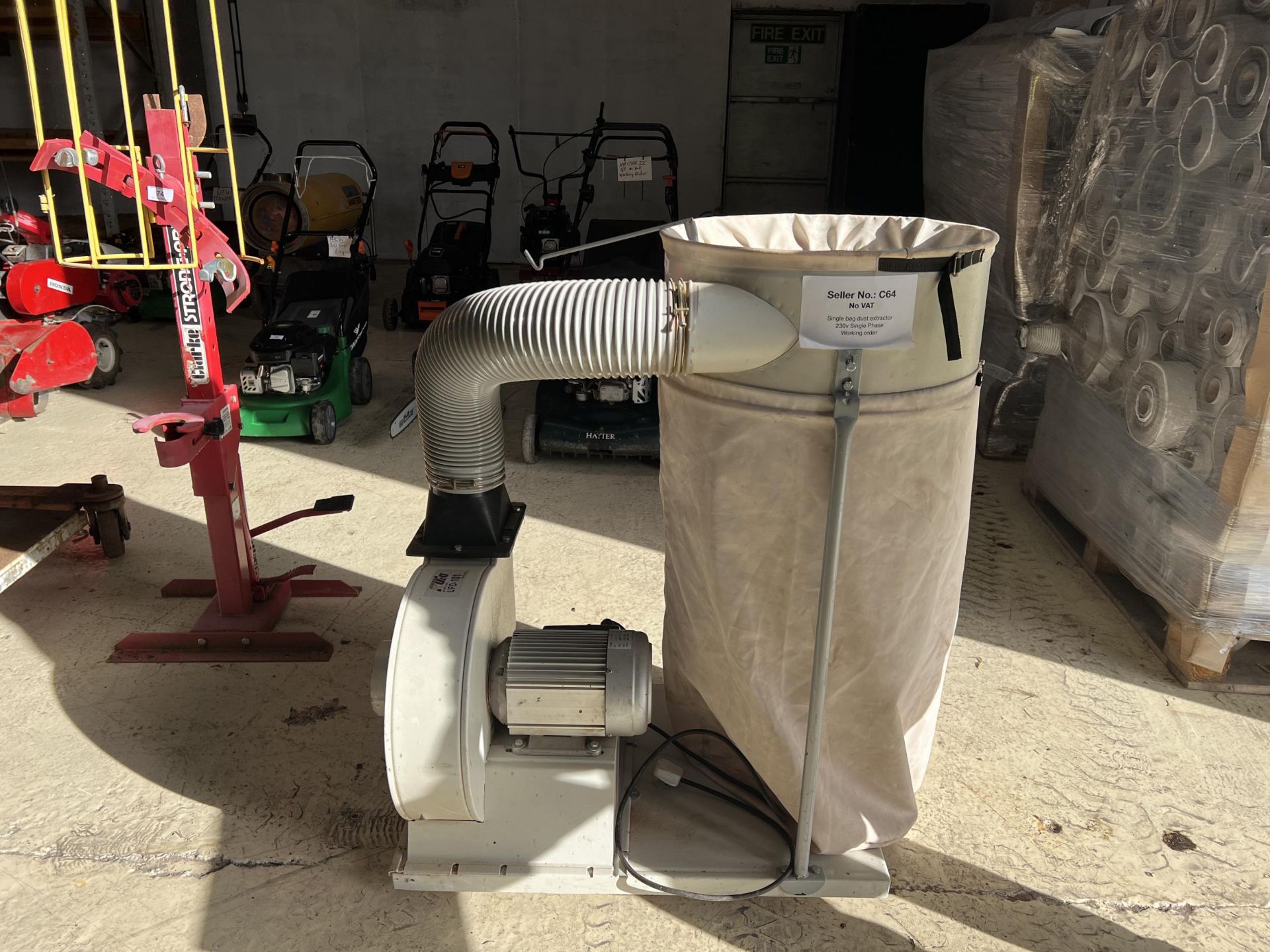 SINGLE BAG DUST EXTRACTOR 230V SINGLE PHASE IN WORKING ORDER NO VAT