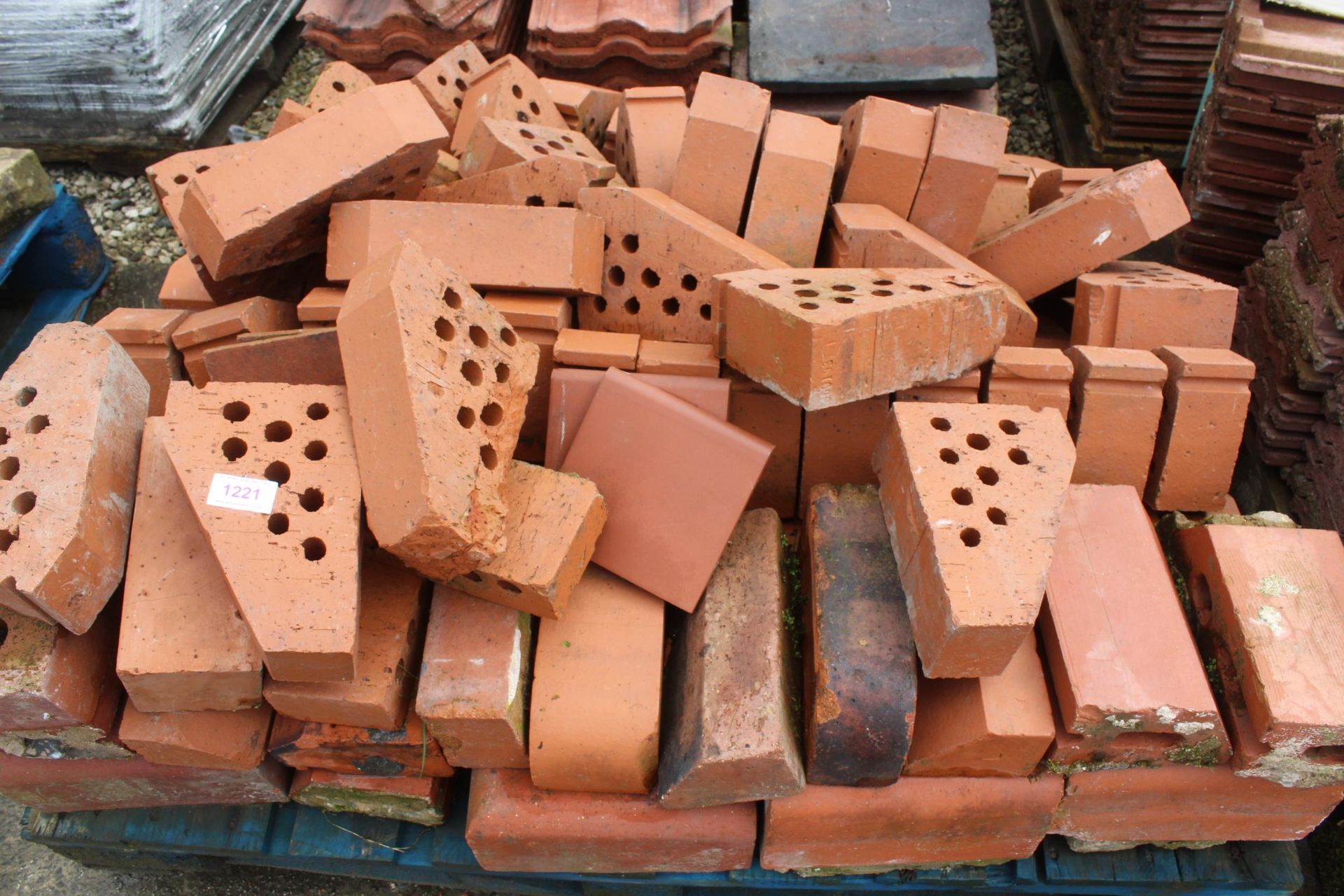 BRICKS AND GLAZED WARE + VAT - Image 2 of 3