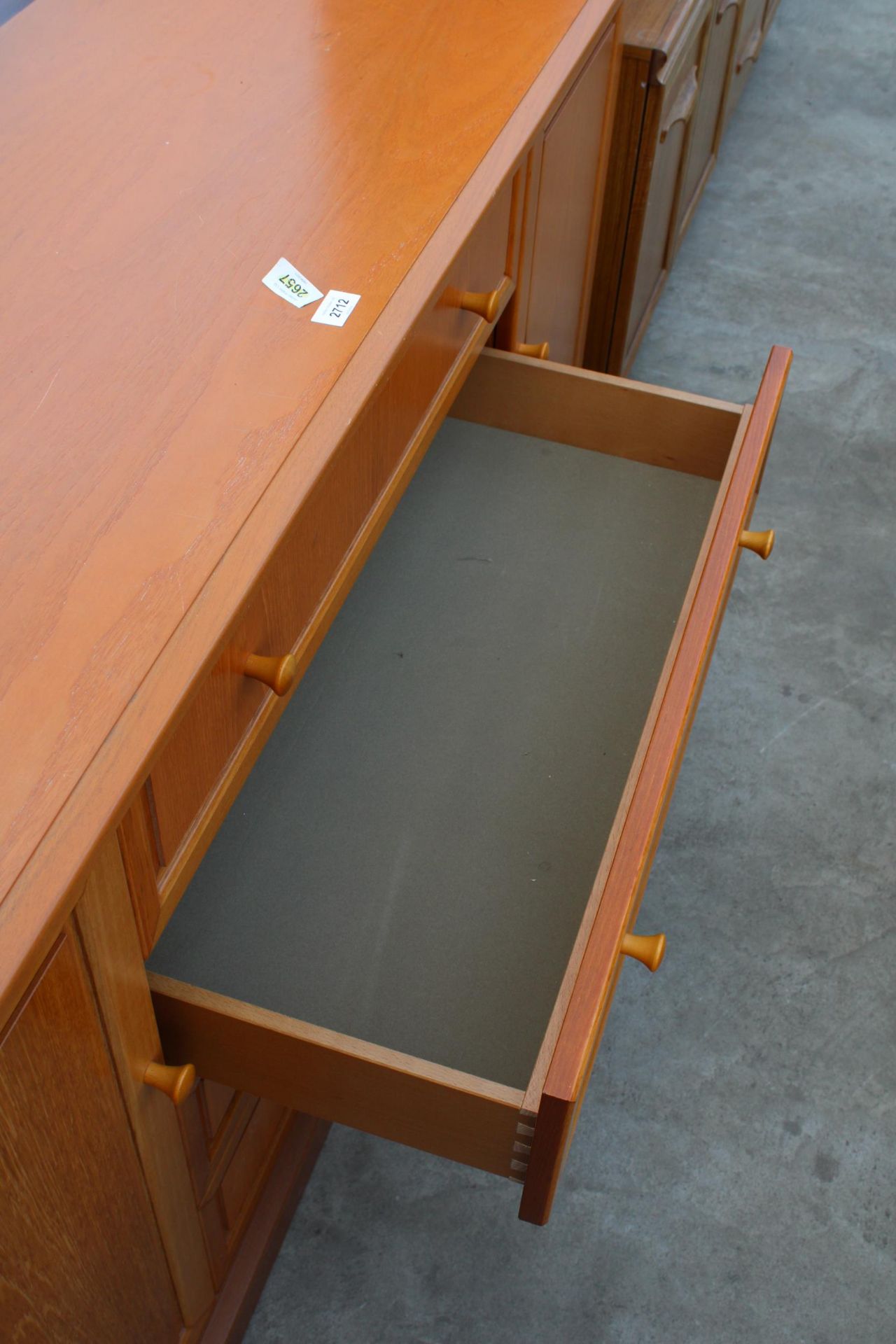 A MODERN G PLAN SIDEBOARD ENCLOSING FOUR DRAWERS AND TWO CUPBOARDS, 61" WIDE - Image 5 of 6