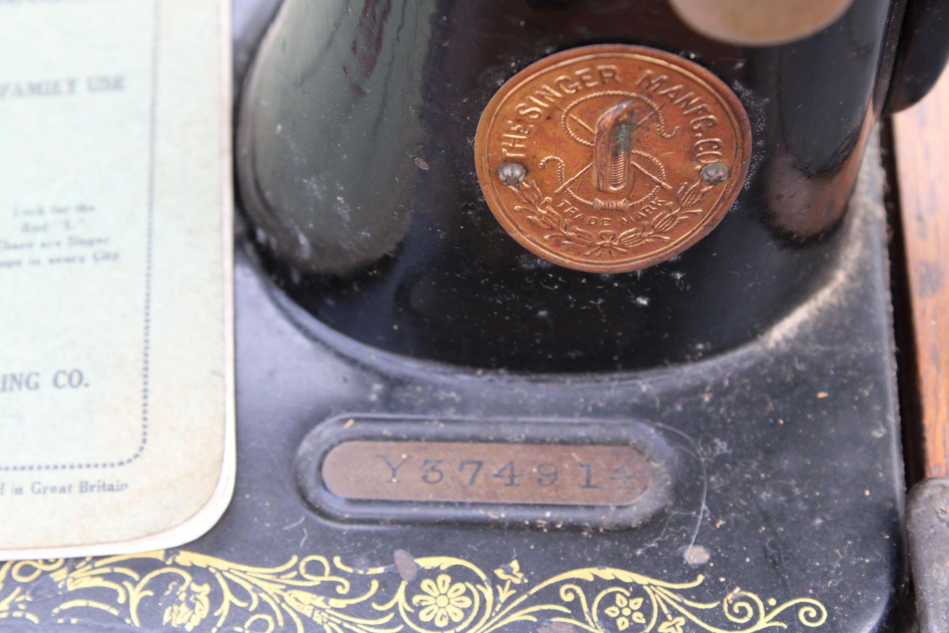 A SINGER SEWING MACHINE (Y374914) - Image 3 of 3