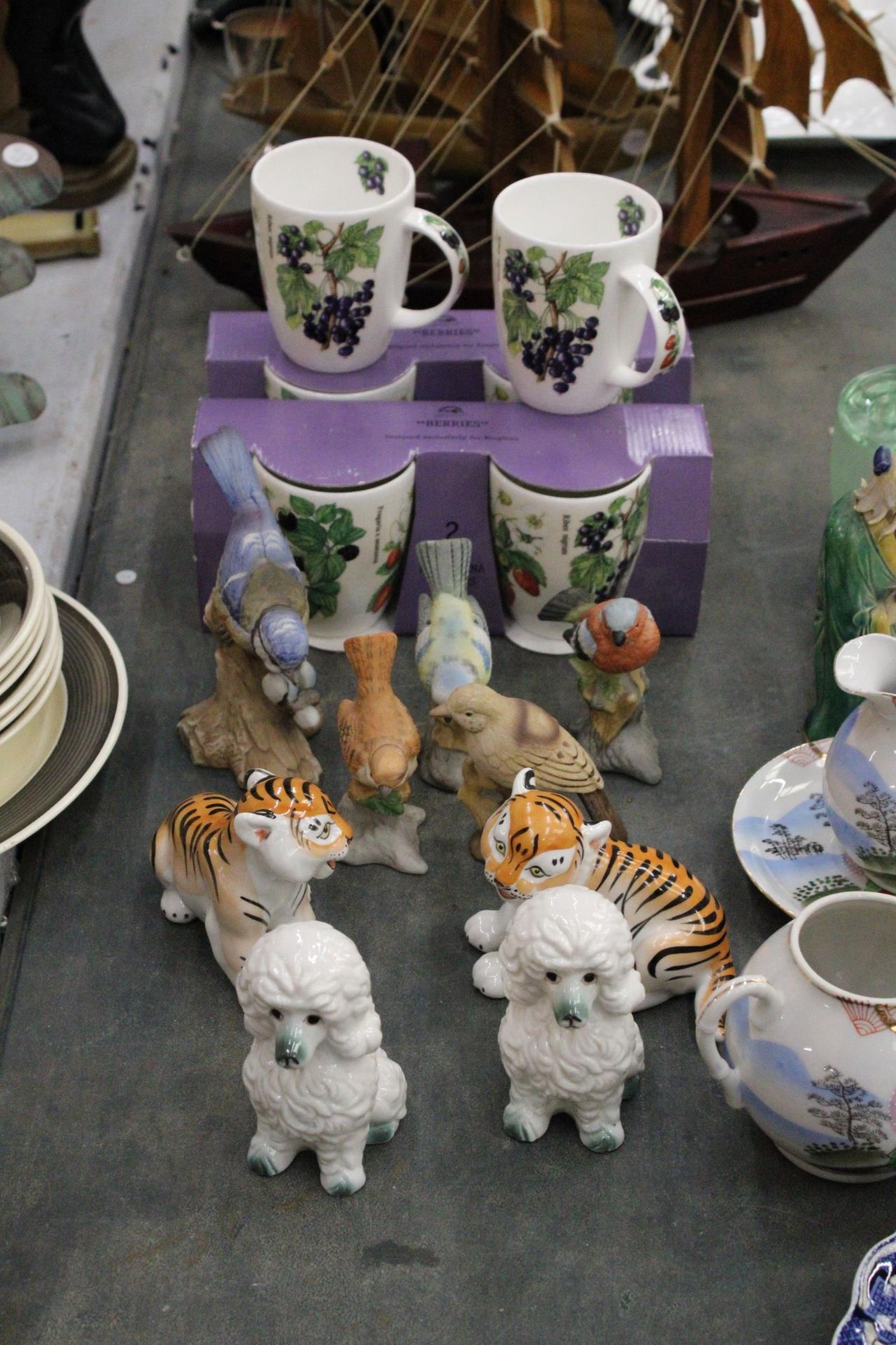 A COLLECTION OF CERAMIC BIRDS AND ANIMALS, TO INCLUDE LOMONOSOV TIGERS, 1 A/F, A PAIR OF POODLES,
