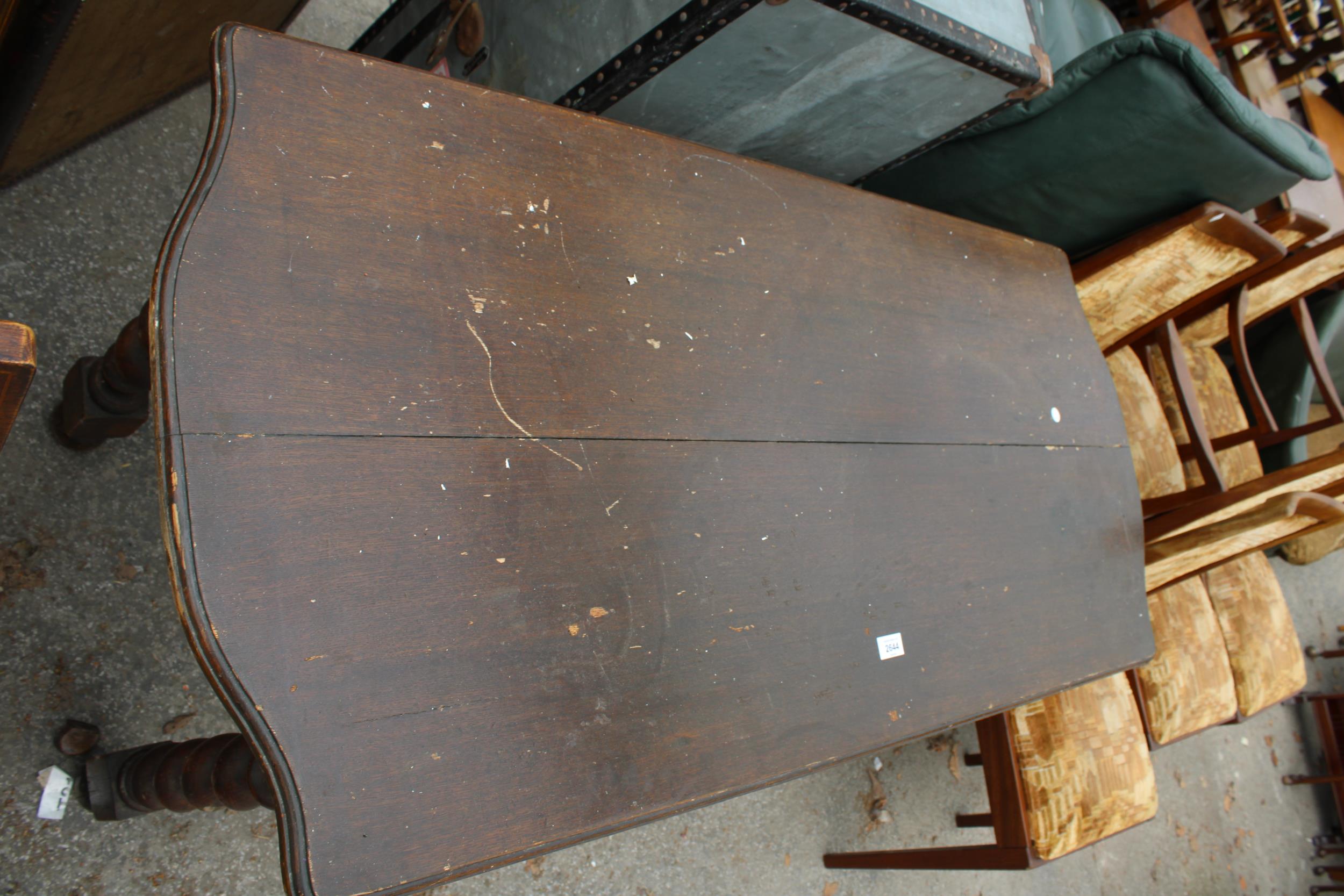 AN OAK EARLY 20TH CENTURY EXTENDING DINING TABLE ON BARLEY TWIST LEGS 52" X 24" (TWO LEAVES 13" - Image 3 of 3