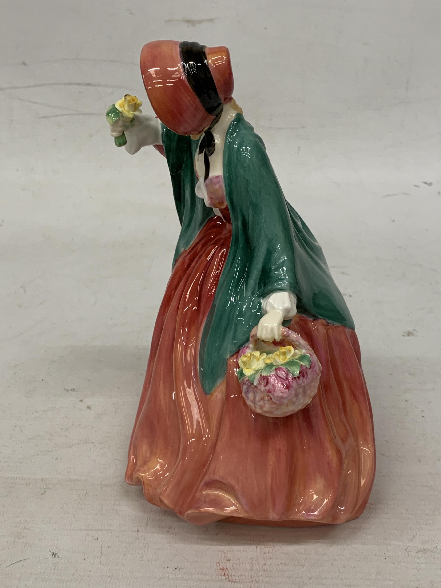 A ROYAL DOULTON FIGURINE "LADY CHARMIAN" - Image 4 of 5