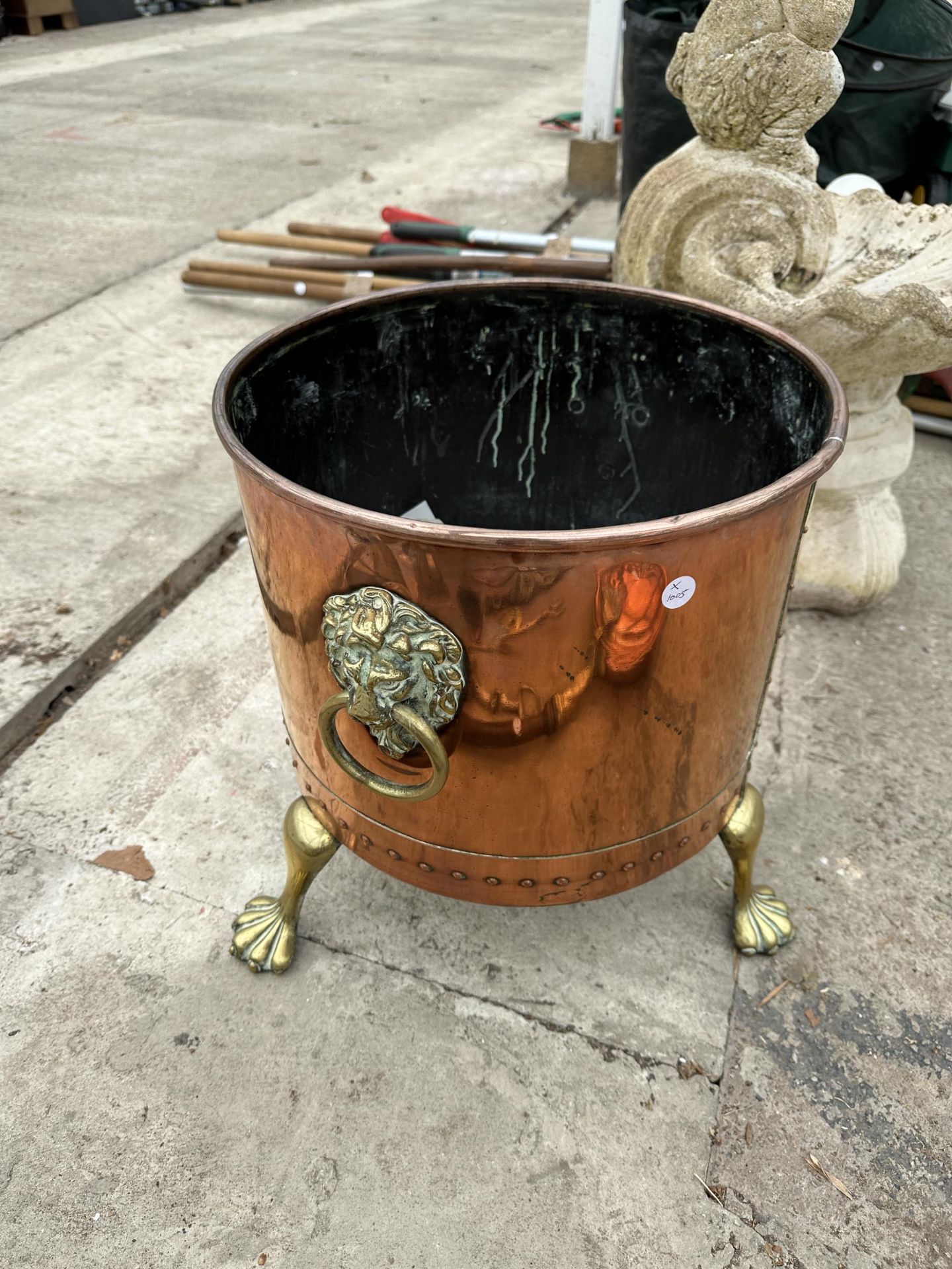 A COPPER CYLINDRICAL COAL BUCKET WITH BRASS LION HEAD HANDLES AND PAW FEET - Image 2 of 2