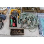 AN ASSORTMENT OF ITEMS TO INCLUDE ROPE, PULLEY GHOOKS AND A VICE ETC