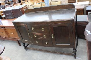 AN EARLY 20TH CENTURY OAK SIDEBOARD ON OPEN BASE WITH TURNED LEGS, 54" WIDE