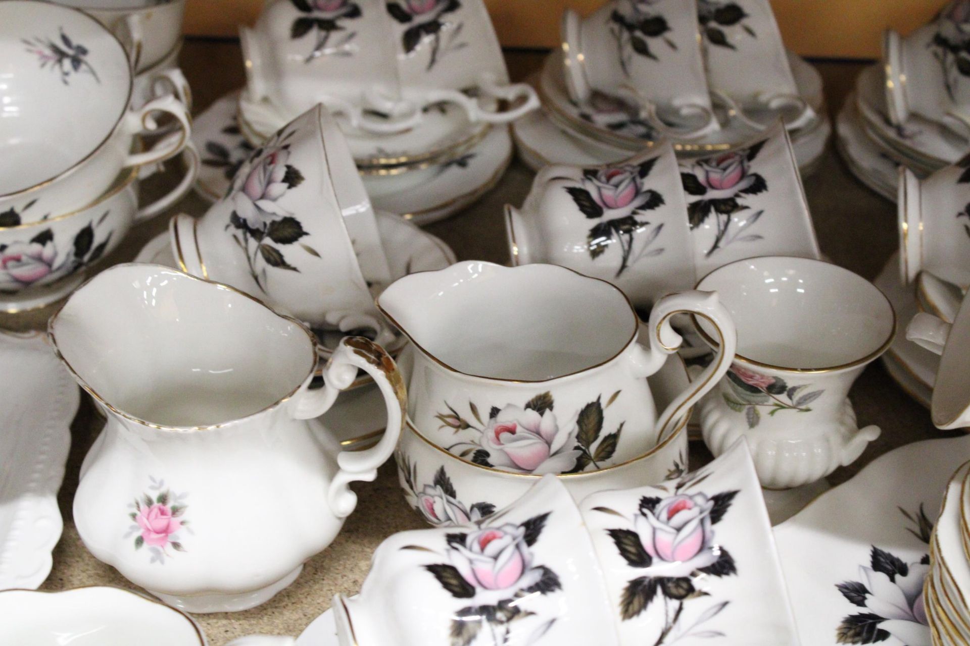A LARGE QUANTITY OF ROYAL ALBERT "QUEEN'S MESSENGER" TO INCLUDE SANDWICH TRAY, COFFEE CUPS AND - Image 6 of 6
