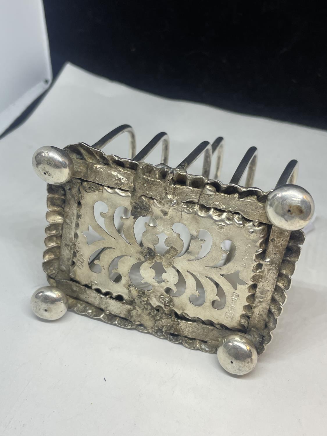 A HALLMARKED SHEFFIELD SILVER TOAST RACK GROSS WEIGHT 103.9 GRAMS - Image 3 of 4