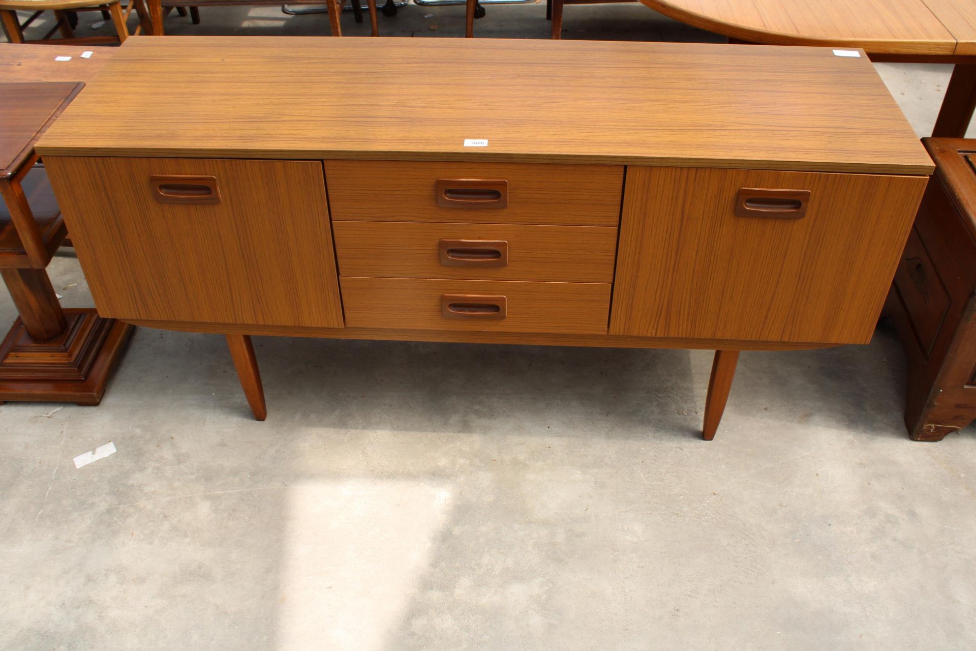 A RETRO TEAK EFFECT SIDEBOARD/COCKTAIL CABINET, 59" WIDE