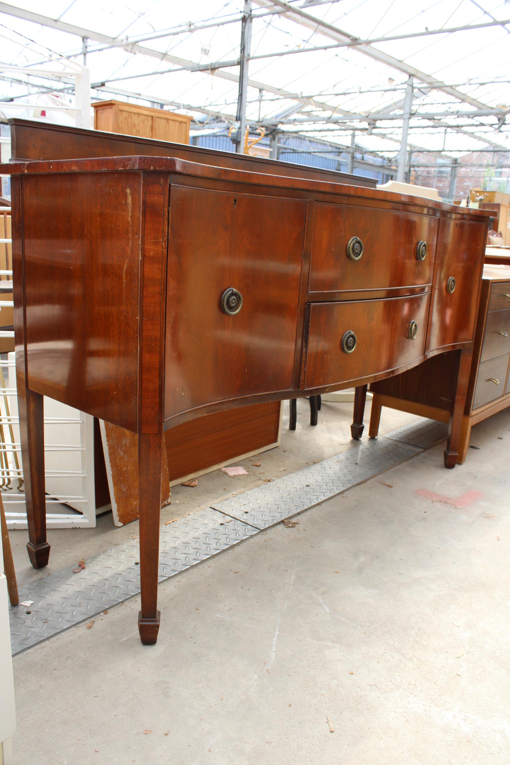 A REGENCY STYLE MAHOGANY WARING & GILLOW SERPENTINE SIDEBOARD ON TAPERING LEGS WITH SPADE FEET, - Image 2 of 5