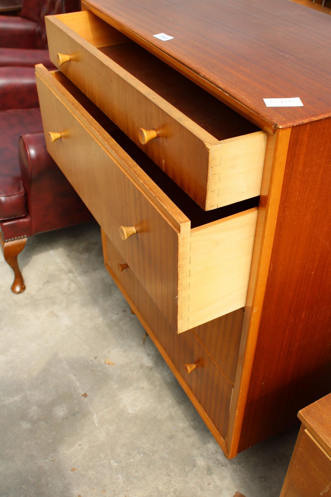 A RETRO TEAK CHEST OF FOUR DRAWERS ON TAPERING LEGS, 30" WIDE - Image 2 of 3