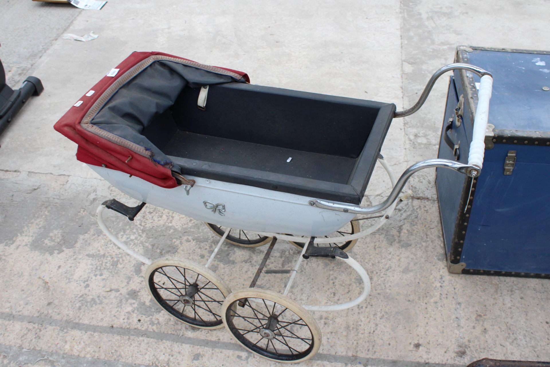 A VINTAGE SILVER CROSS PRAM