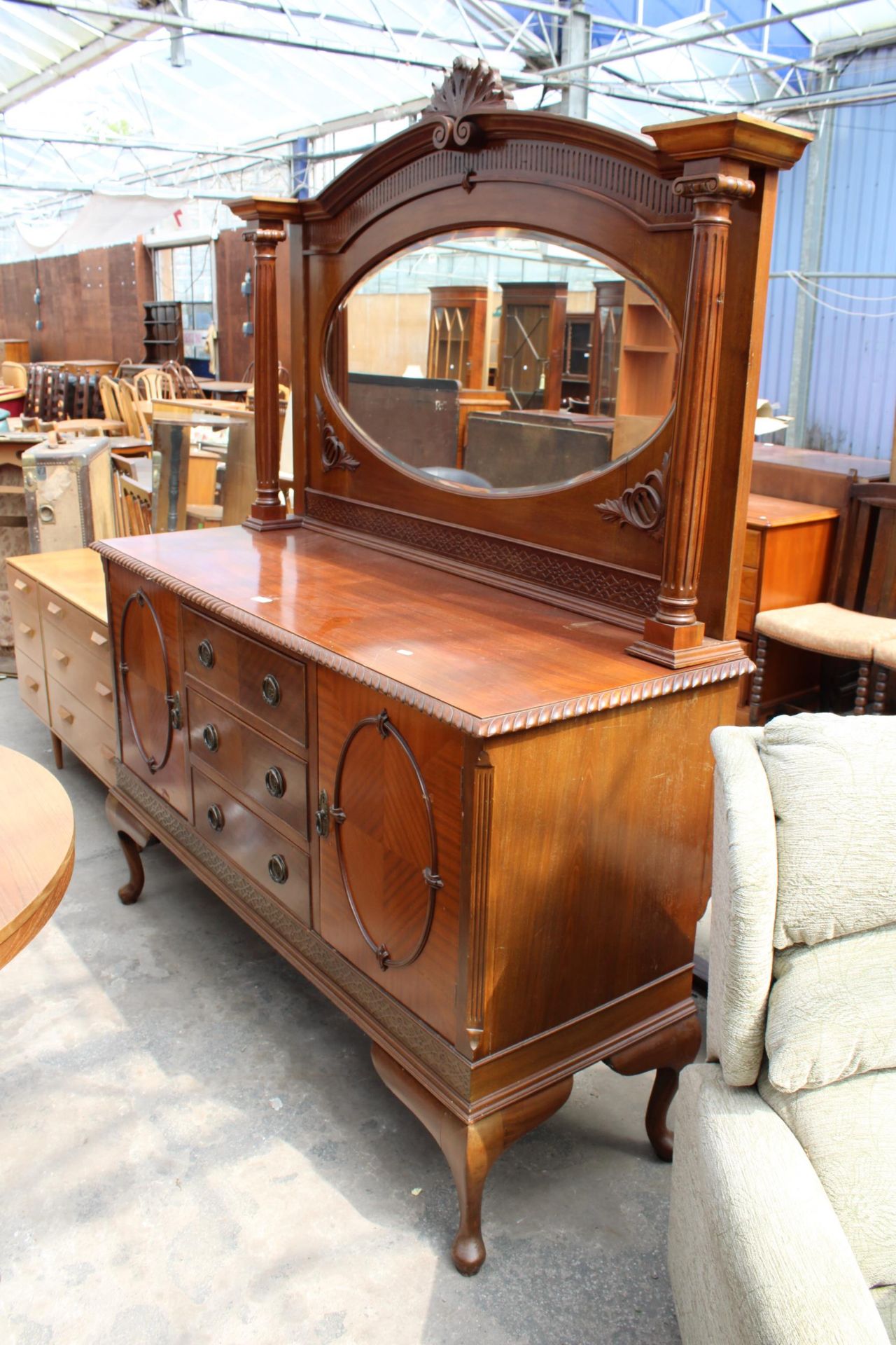 A LATE VICTORIAN MAHOGANY MIRROR-BACK SIDEBOARD ON CABRIOLE LEGS, ROPE EDGE, TWO TURNED AND FLUTED
