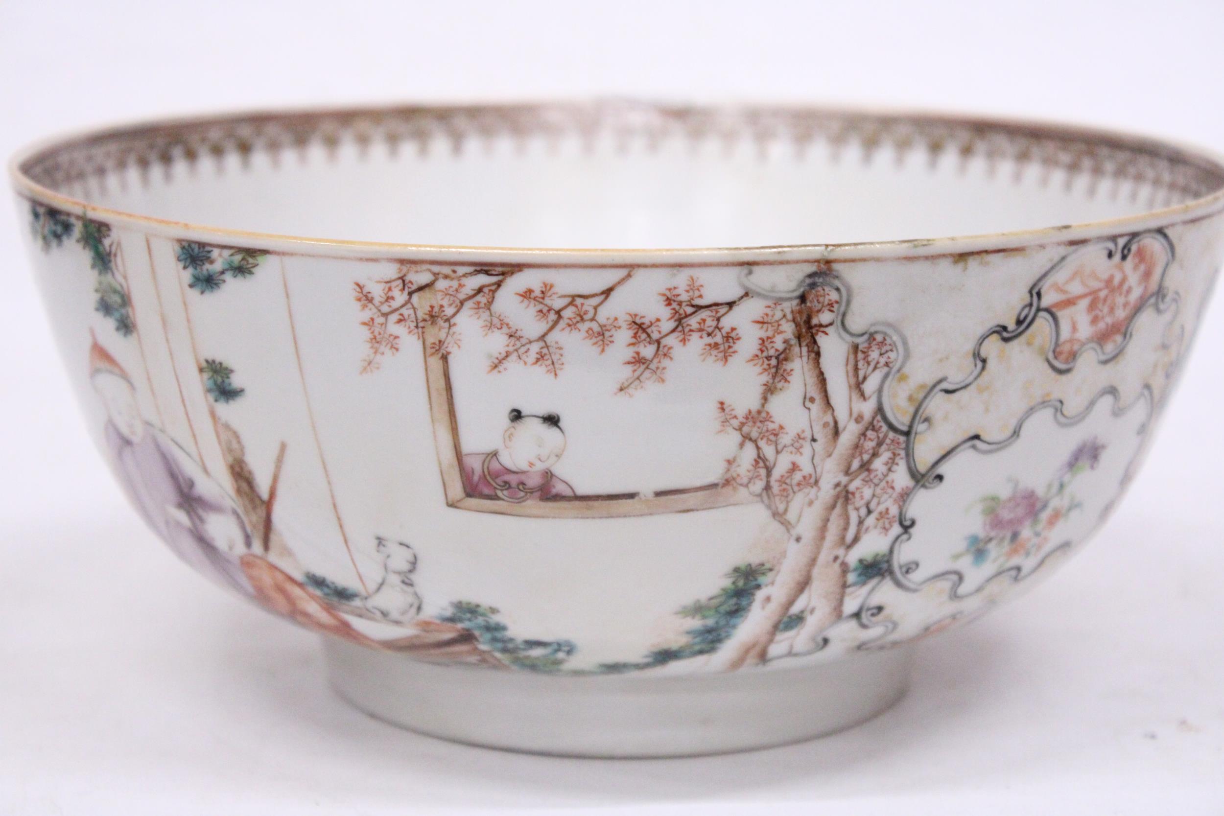 A CHINESE EXPORT FIGURAL DESIGN FOOTED BOWL - 11 CM (H) - 25.5 (D) - Image 5 of 7