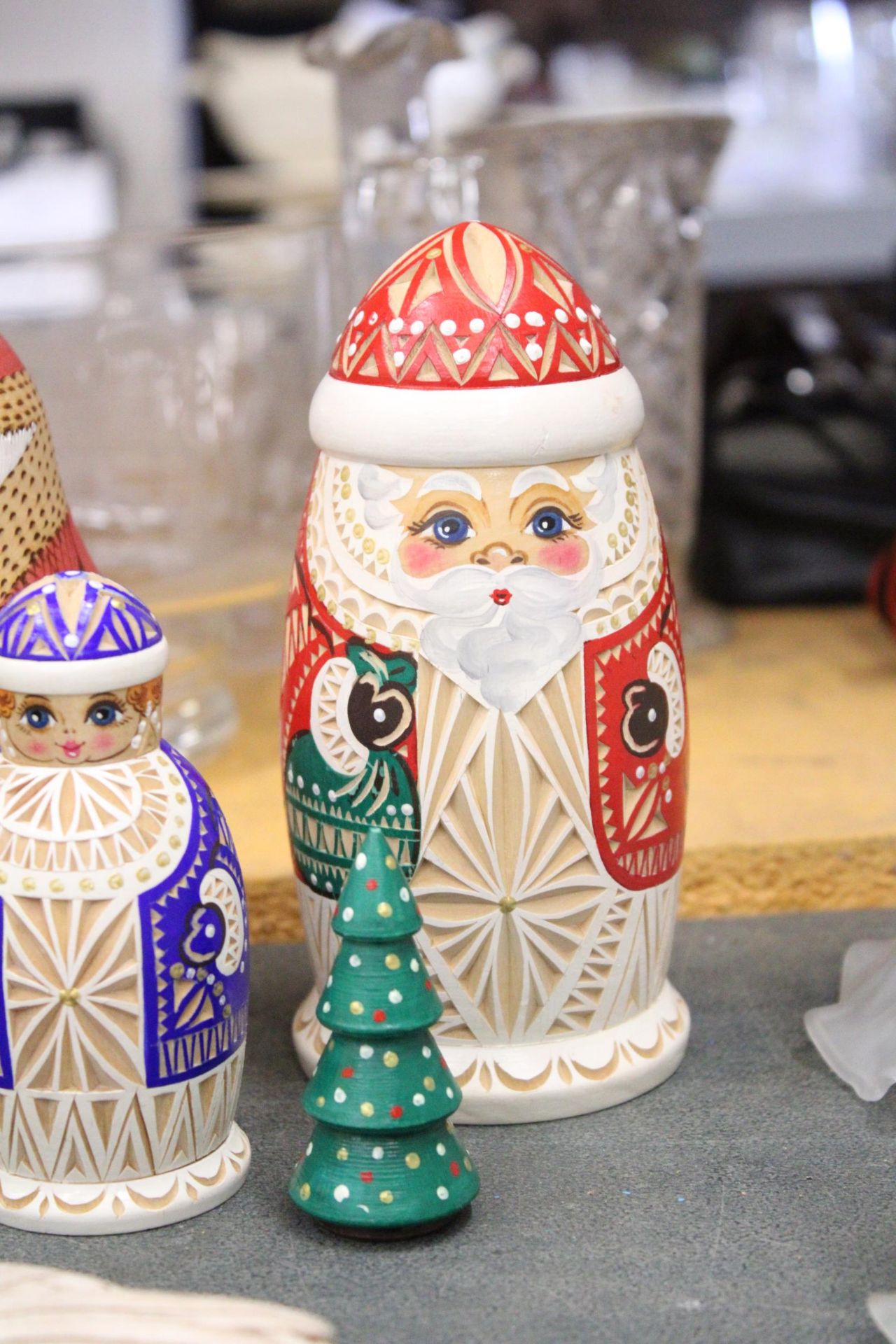 FOUR HANDPAINTED RUSSIAN DOLLS AND A CHRISTMAS TREE ORNAMENT - Image 3 of 5
