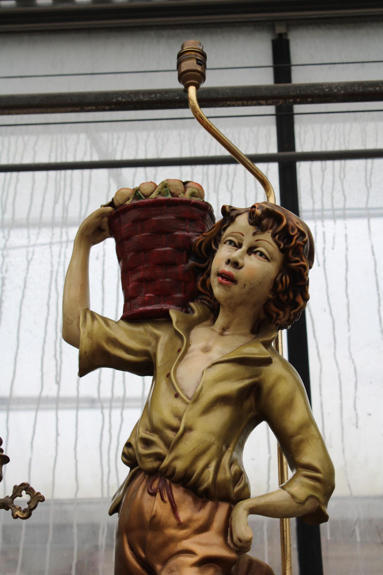 A DECORATIVE CERAMIC TABLE LAMP OF A FEMALE CARRYING A BASKET - Image 2 of 3
