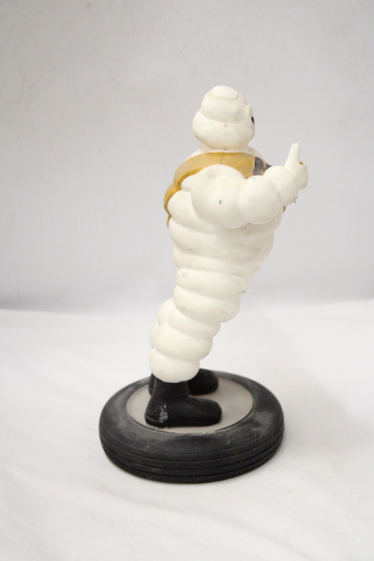 A VINTAGE MICHELIN MAN ON TYRE APPROXIMATELY 33 CM HIGH - Image 5 of 5