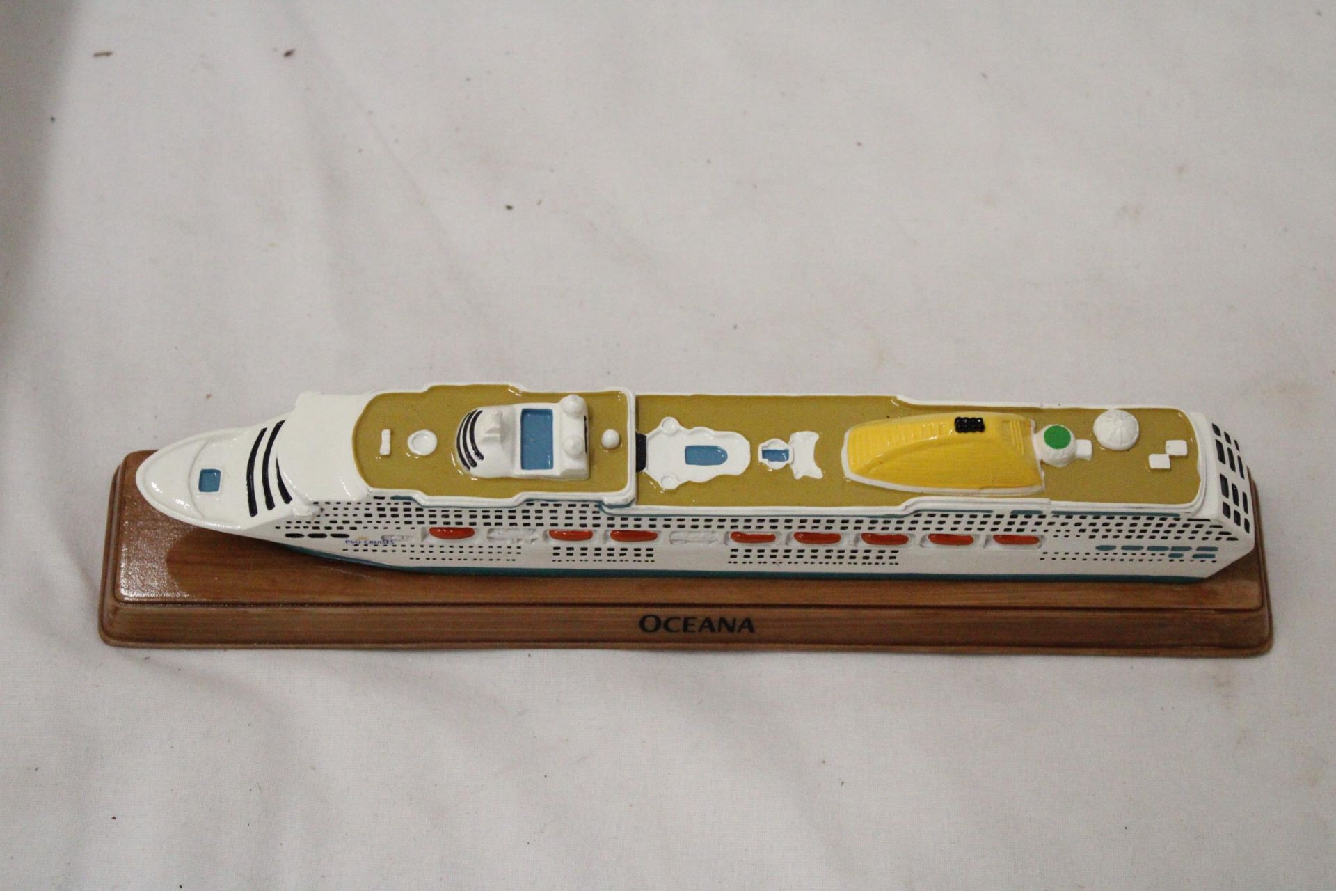 A HEAVY, SOLID, OCEAN LINER ON WOODEN STAND, 'OCEANA', LENGTH 27CM, HEIGHT 6CM - Image 6 of 6