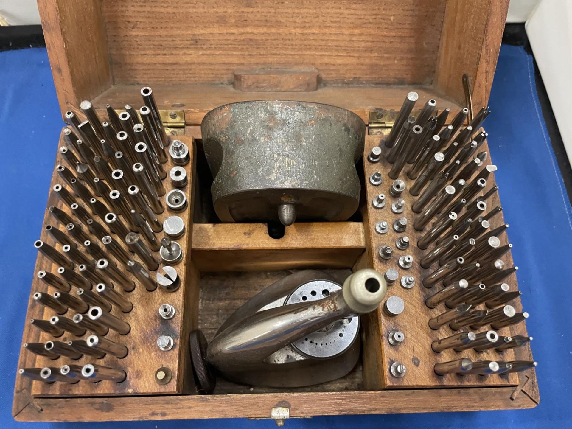 A BOLEY WATCHMAKERS RIVETING AND STAKING TOOLS (COMPLETE SET) IN ORIGINAL WOODEN BOX - Image 8 of 14