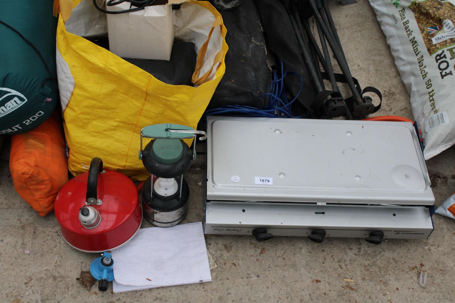 A LARGE ASSORTMENT OF CAMPING ITEMS TO INCLUDE A GAS STOVE, FOLDING CHAIRS AND AN AIR BED ETC - Image 2 of 5