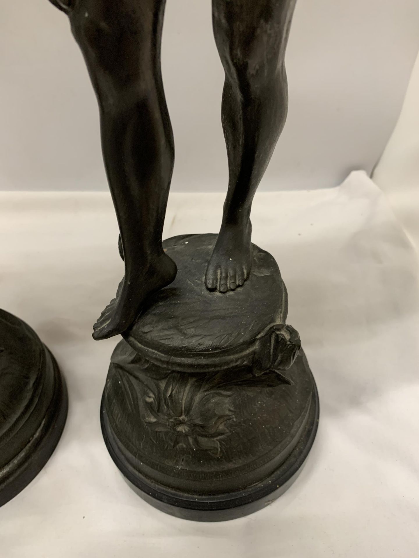 A LARGE PAIR OF SPELTER FIGURES OF BOYS - APPROXIMATELY 54CM HIGH - Image 5 of 6
