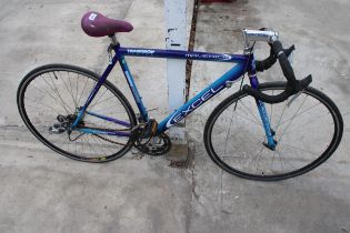 A GENTS EXCEL MAVERICK ROAD BIKE WITH 18 SPEED GEAR SYSTEM