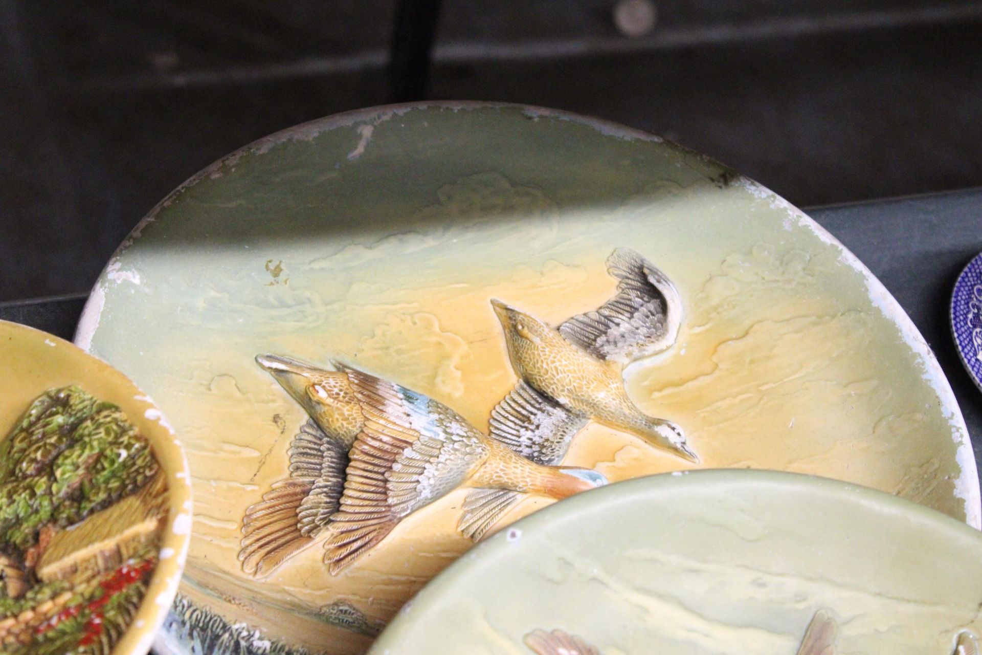 FIVE LARGE 3-D CHALKWARE VINTAGE PLATES WITH IMAGES OF HOUSES AND DUCKS - Image 6 of 6