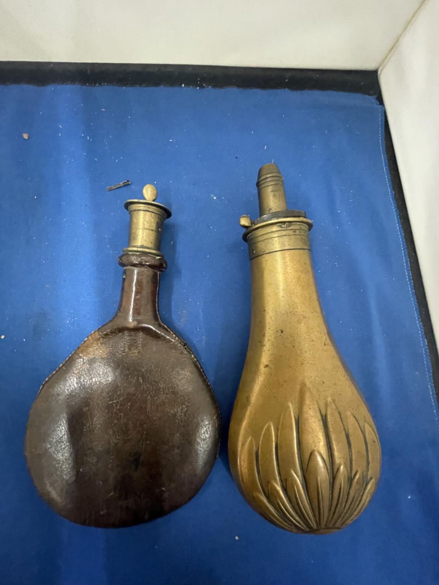 TWO VINTAGE POWDER FLASKS, ONE LEATHER AND ONE BRASS - Image 3 of 6