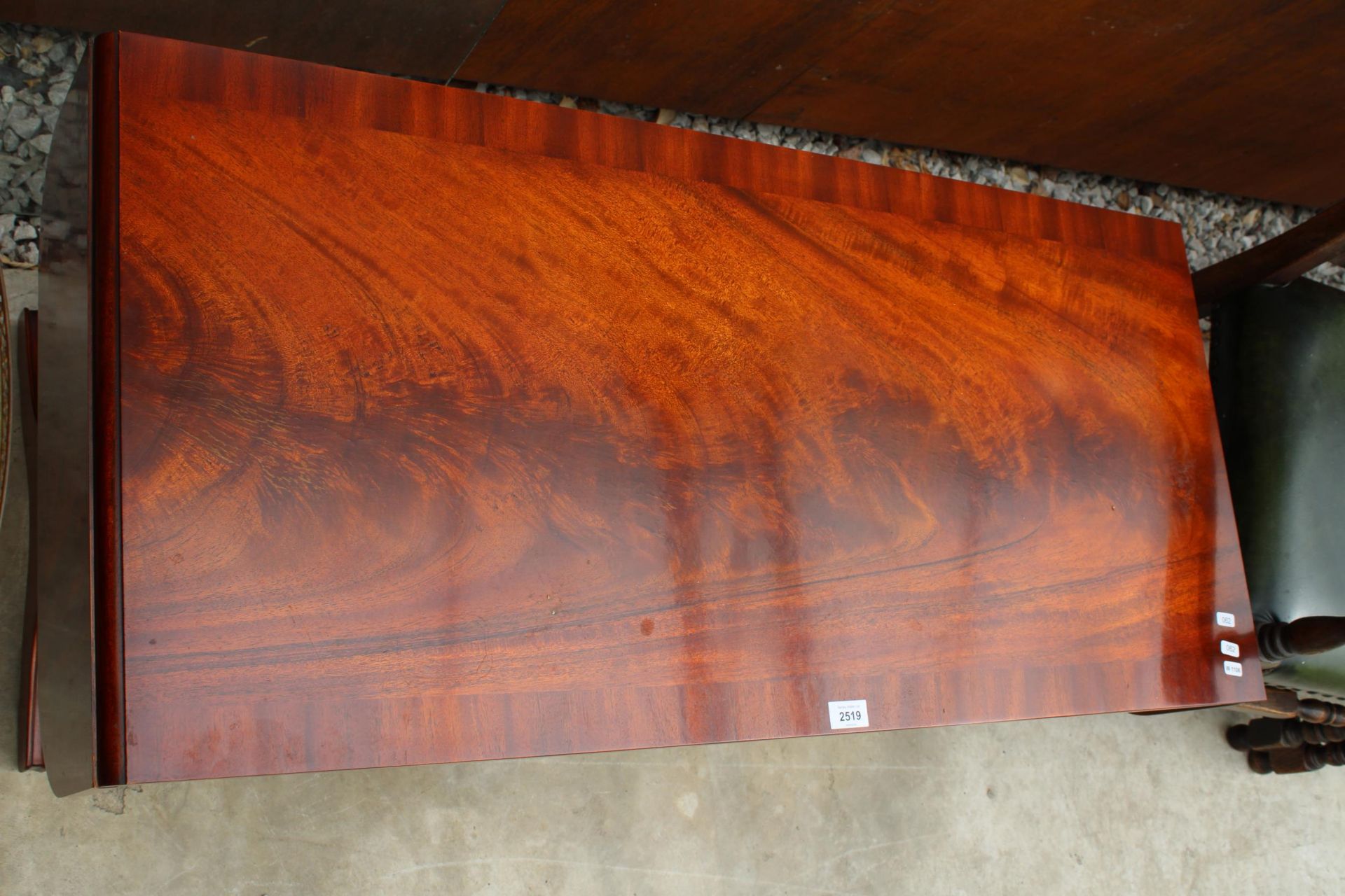 A REPRODUCTION WADE (NO. 16) MAHOGANY AND CROSS BANDED DROP-LEAF COFFEE TABLE WITH ORIGINAL £870 - Image 3 of 4