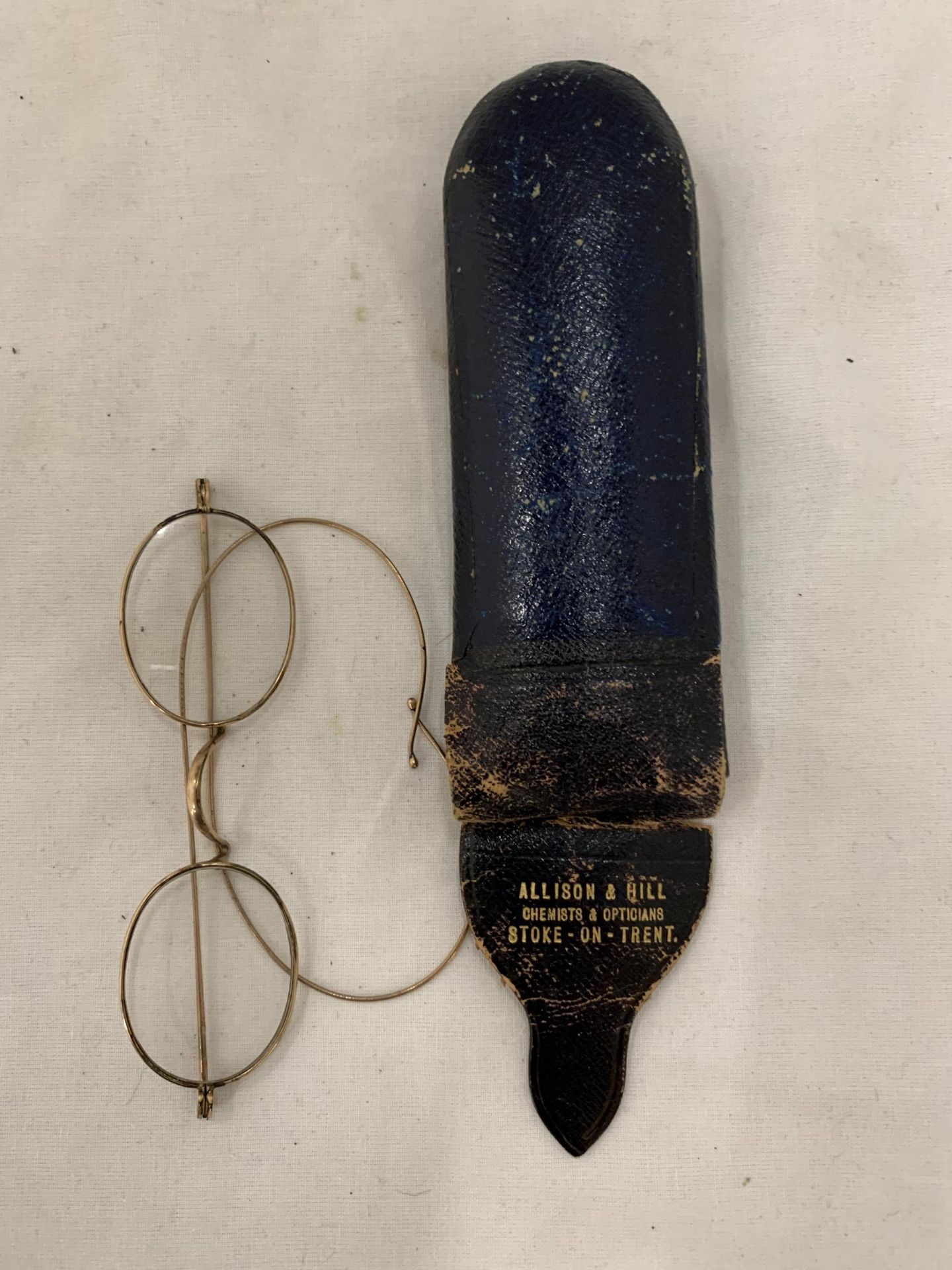 A PAIR OF VICTORIAN SPECTACLES, CASED - Image 4 of 4