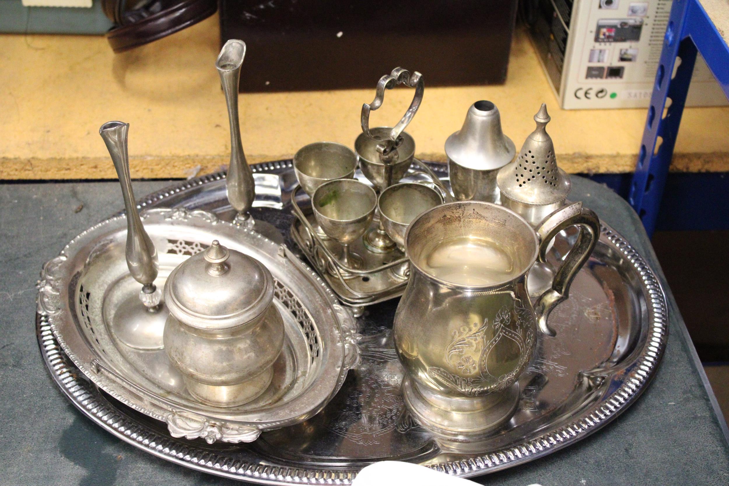 A QUANTITY OF SILVER PLATED ITEMS TO INCLUDE, A LARGE TRAY, BUD VASES, A TANKARD, PRESERVE POT,