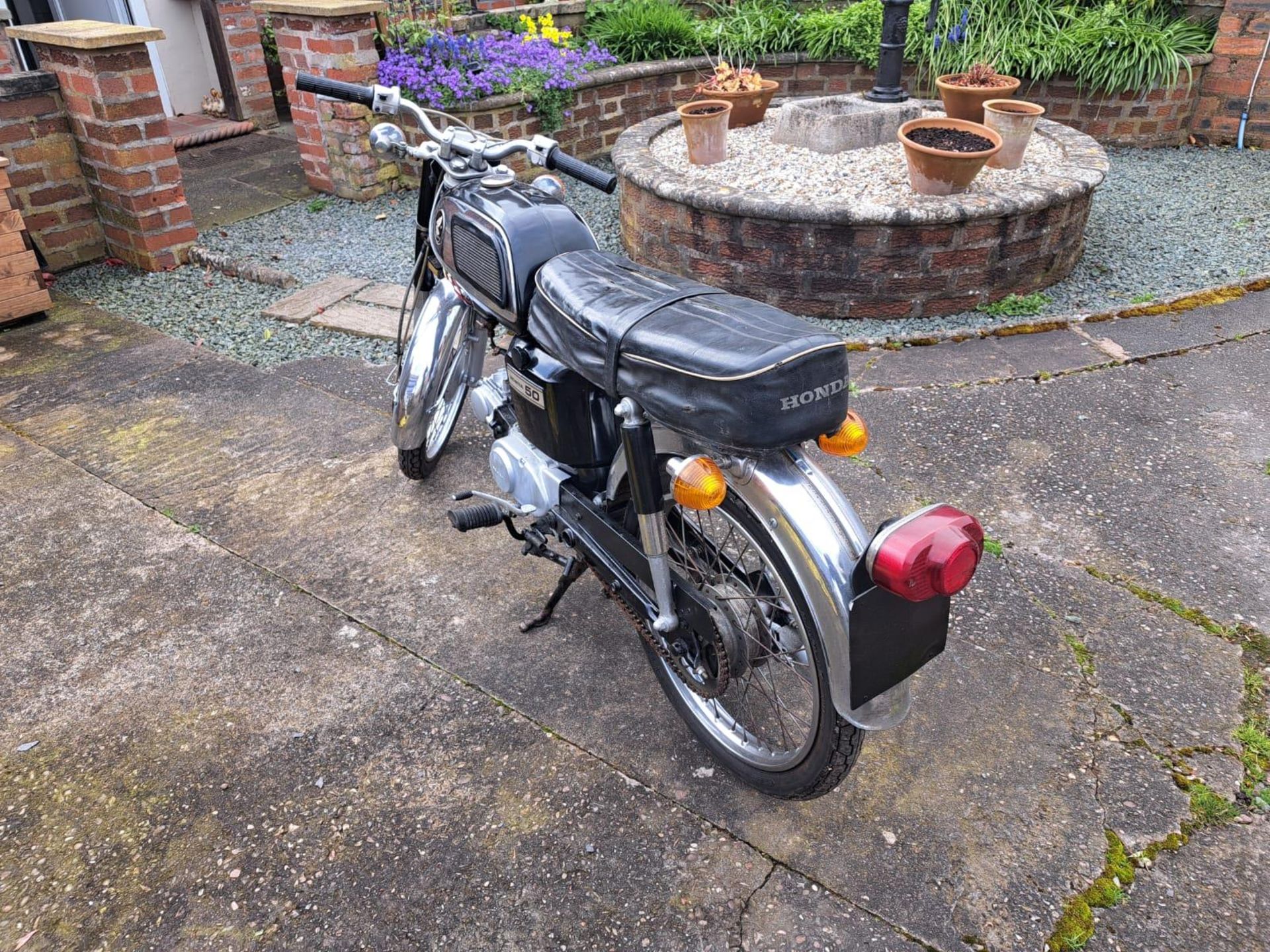 A 1972 HONDA 50 MOTORCYCLE - COMES WITH A DATING CERTIFICATE TO ENABLE REGISTRATION ON A V5C, VENDOR - Image 3 of 4