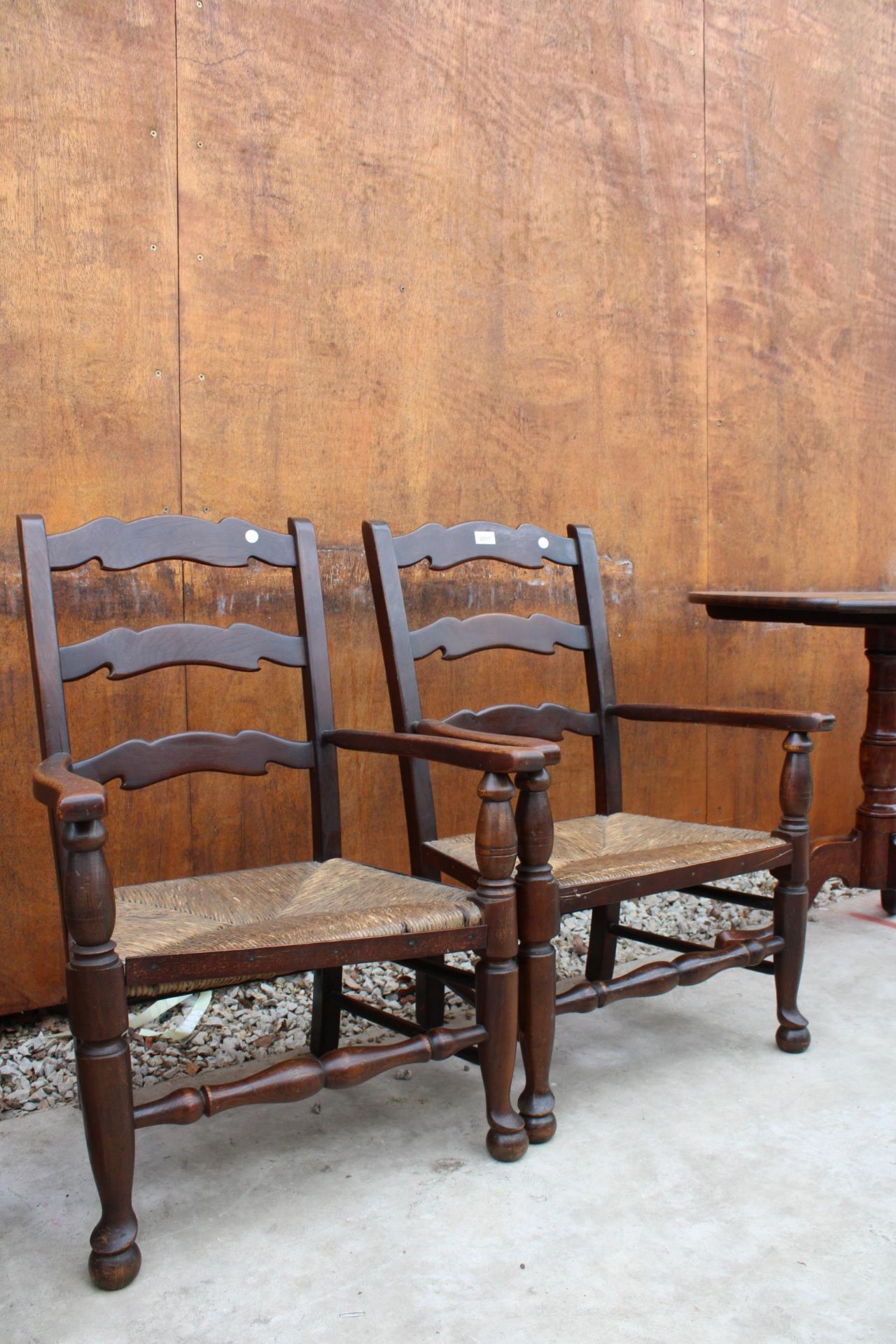 A PAIR OF 18TH CENTURY STYLE LOW OAK LADDER-BACK ELBOW CHAIRS WITH RUSH SEATS - Image 2 of 3