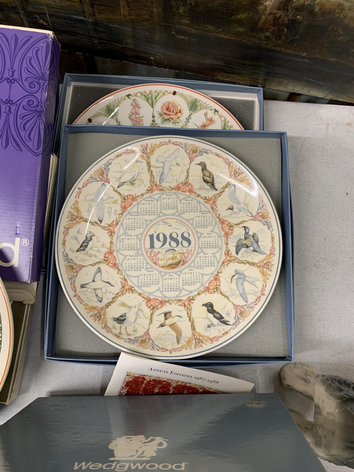A QUANTITY OF BOXED CALENDAR PORCELAIN WEDGEWOOD PLATES - Image 4 of 5