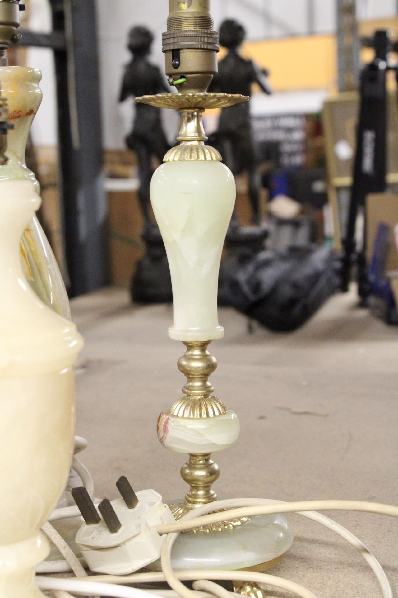 FOUR ALABASTER/ONYX TABLE LAMPS - Image 4 of 5