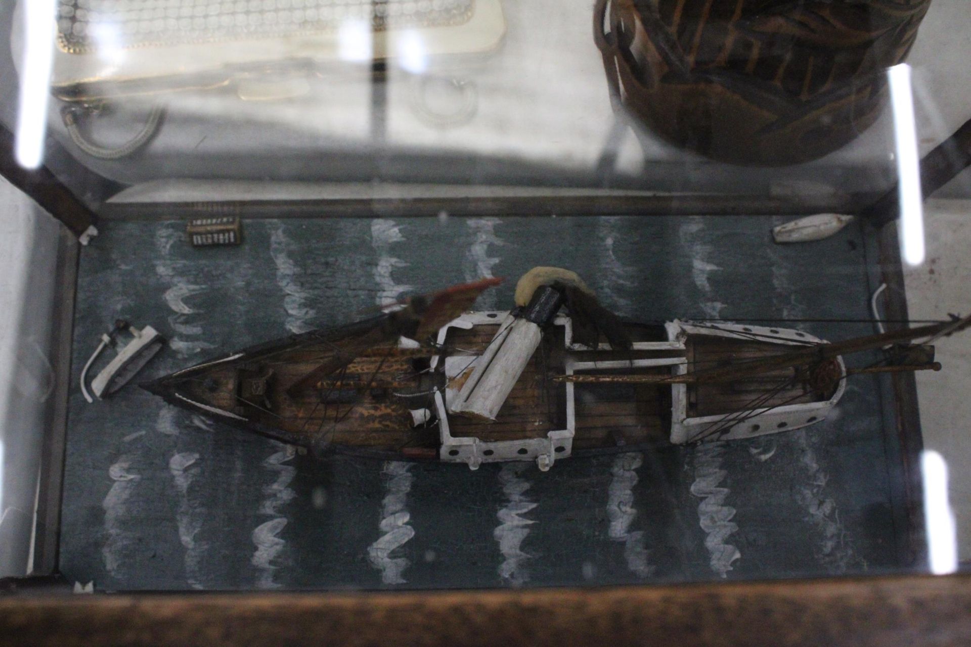 A VICTORIAN SHIPWRECK, SHIP IN A GLASS CASE, 'THE BRADFORD', LENGTH 37CM, HEIGHT 25CM, DEPTH 18CM - Image 3 of 5