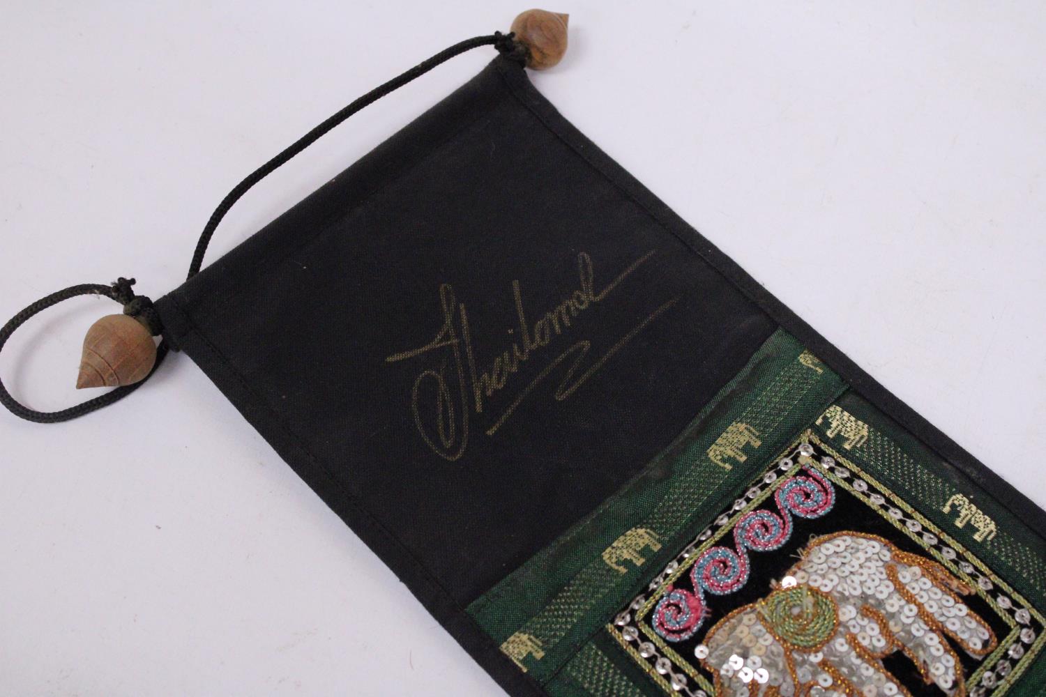 A VINTAGE THAI FABRIC WALL HANGING THREE POCKET ORGANIZER WITH ELEPHANT DECORATION - Image 3 of 4