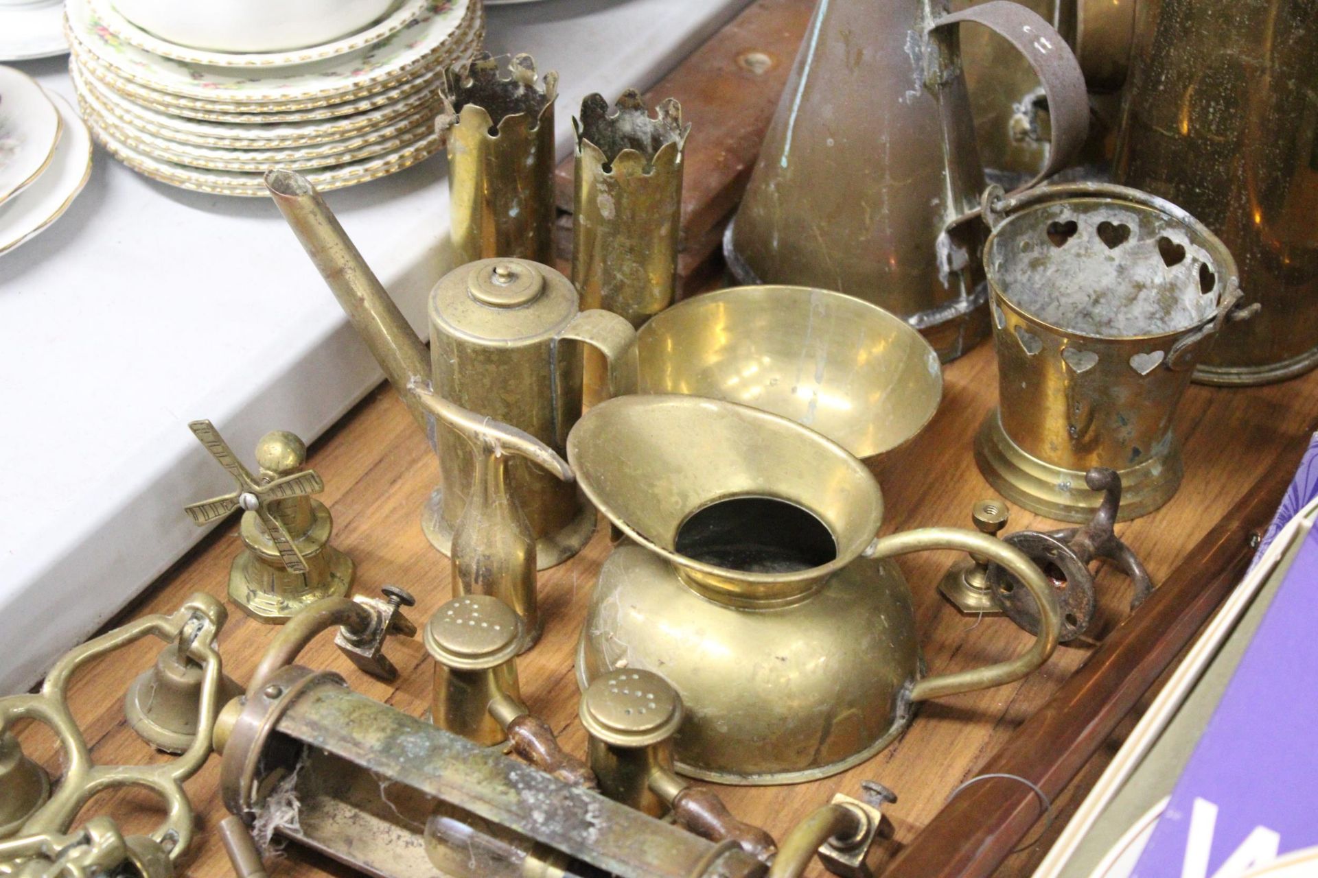 A COLLECTION OF COPPER AND BRASSWARE TO INCLUDE A COACHING HORN, LARGE TRENCH ART SHELL VASE, - Image 3 of 5