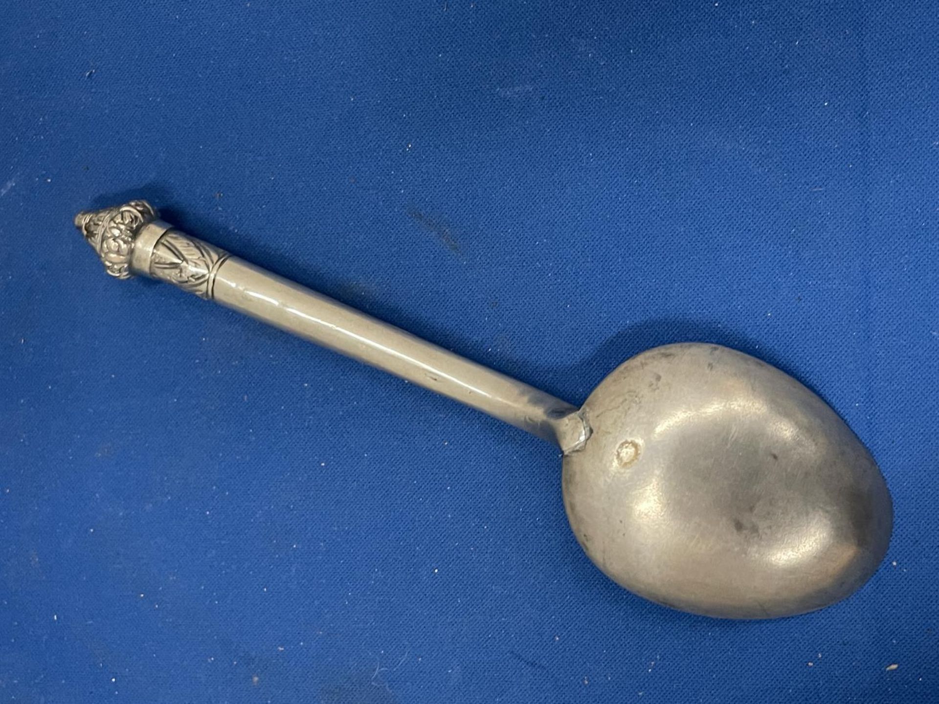 A BELIEVED INDIAN SILVER DESERT SPOON WEIGHT 24.2G - Image 4 of 4