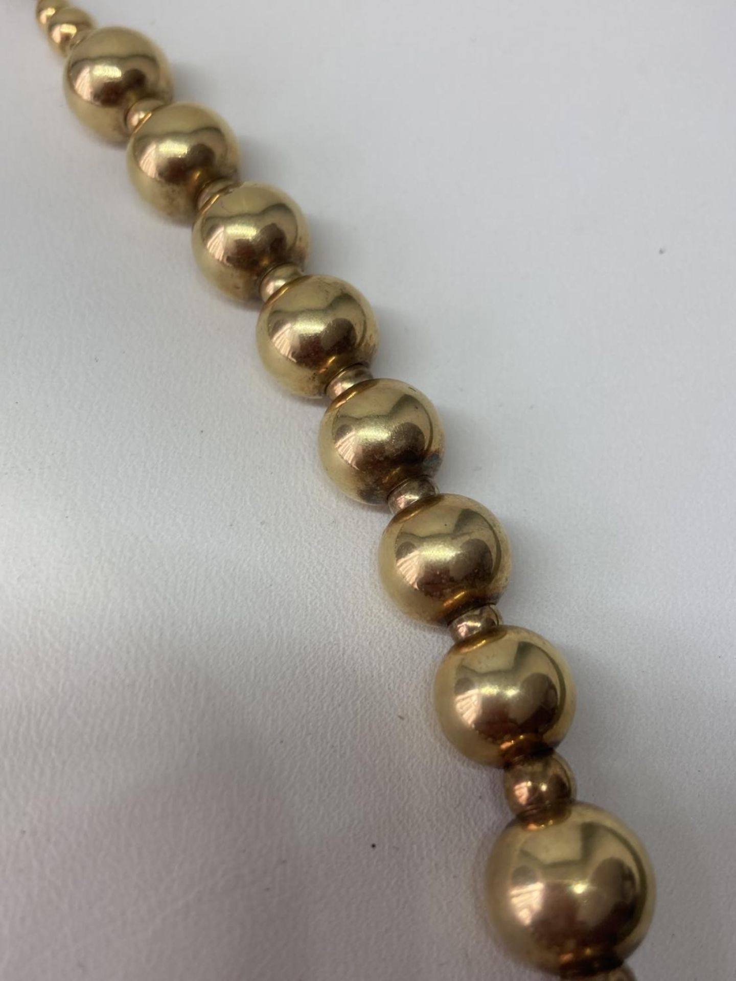 A 1980'S SILVER GILT SPHERE NECKLACE WITH DIAMANTE BALL IN A PRESENTATION BOX - Image 4 of 10
