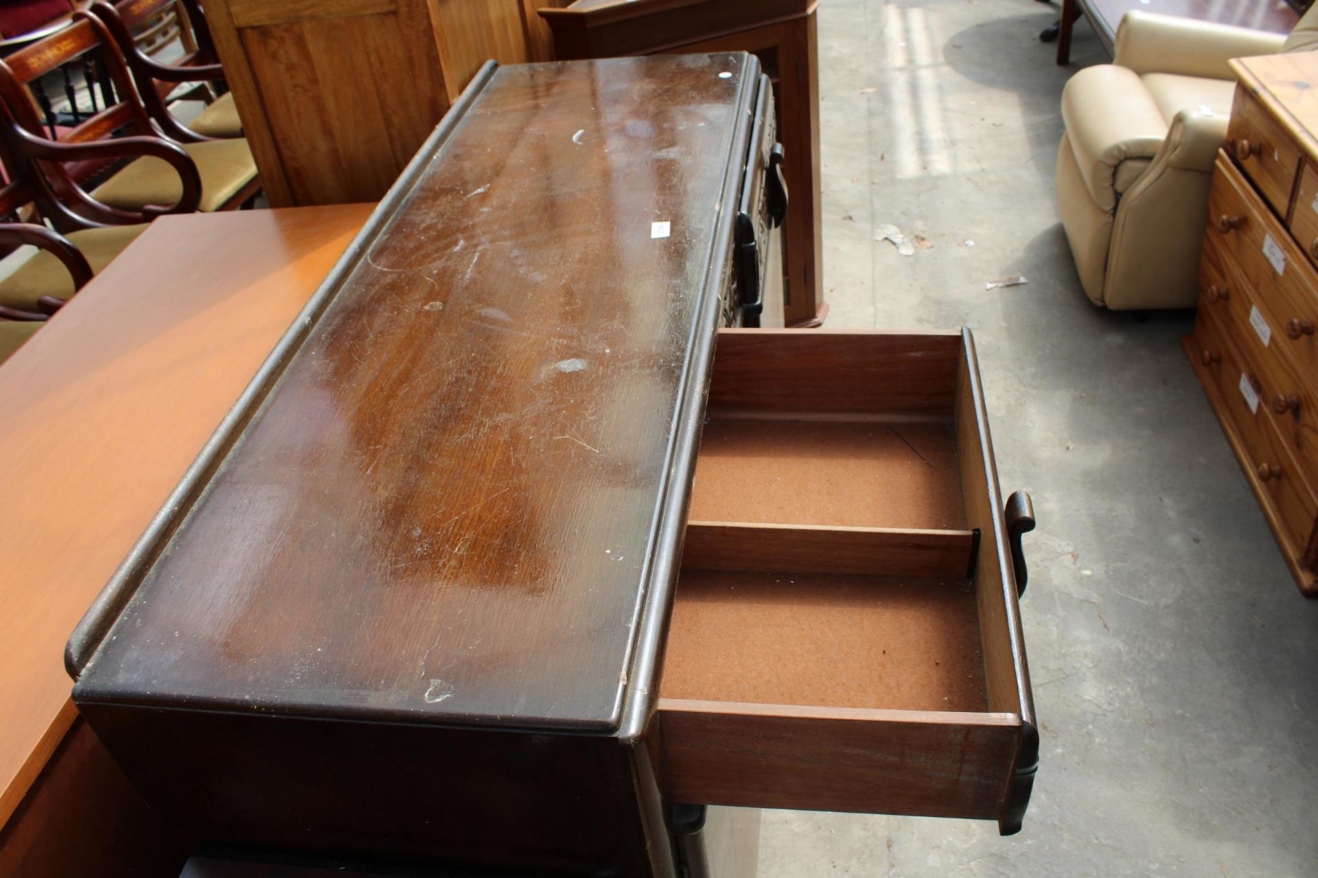 A MID 20TH CENTURY OAK SIDEBOARD, 54" WIDE - Image 3 of 3