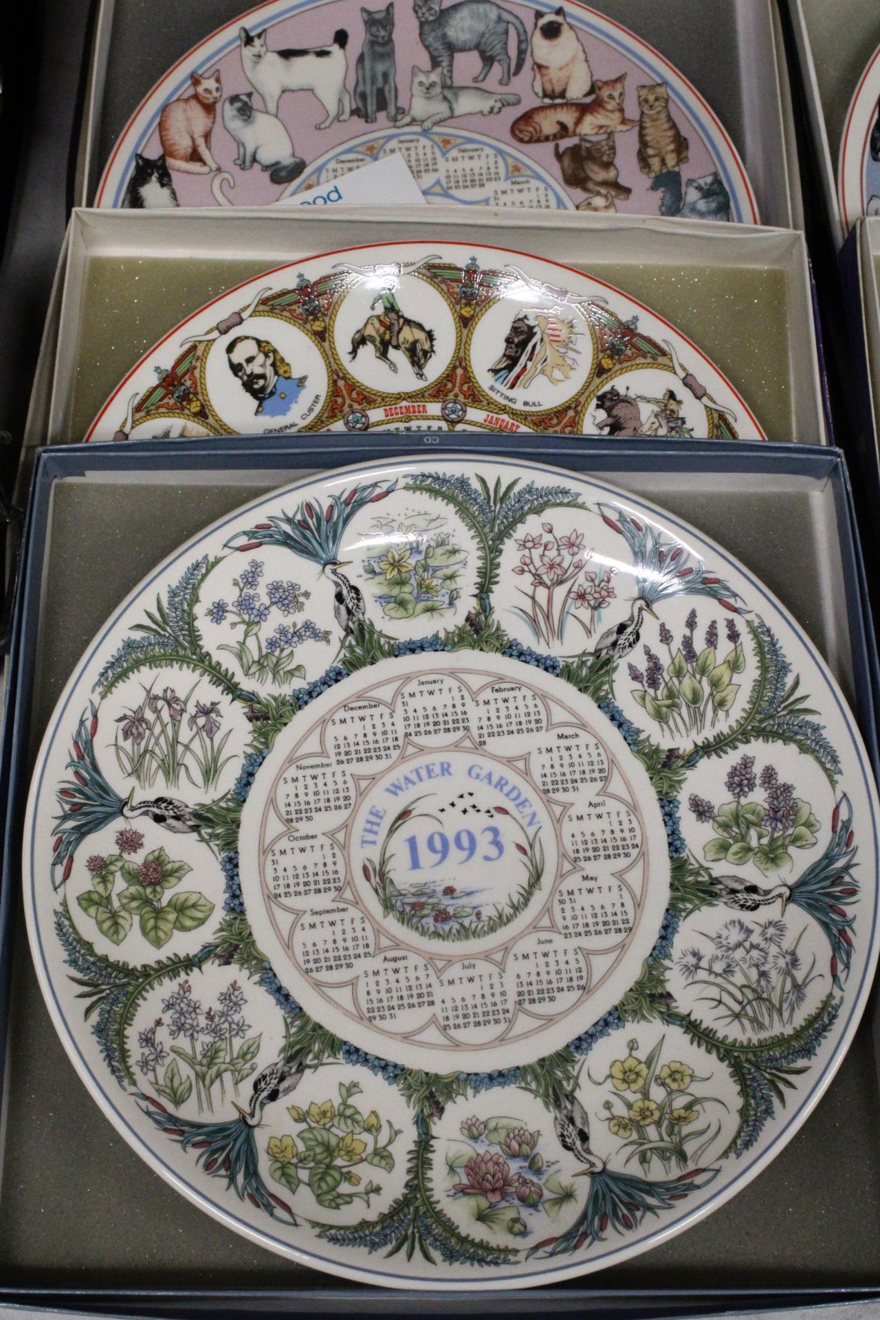 EIGHT BOXED WEDGWOOD CALENDAR PLATES TO INCLUDE HORSES, CATS, DOGS, THE WATER GARDEN, ETC., - Image 3 of 4